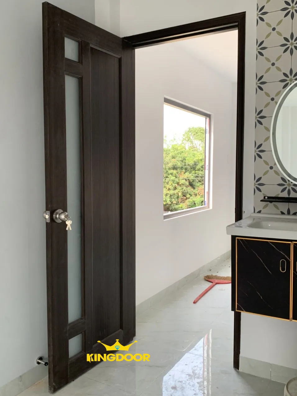 cua-nhua-dai-loan-ghep-thanh