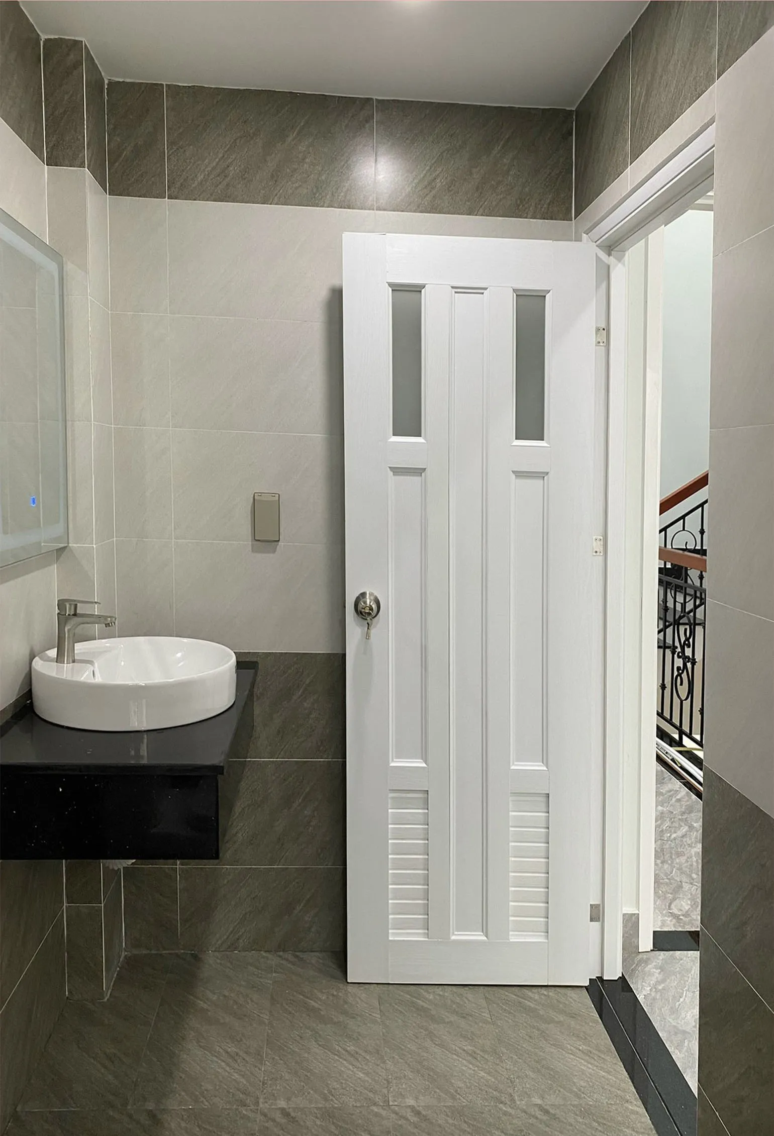 cua-nhua-dai-loan-di-an