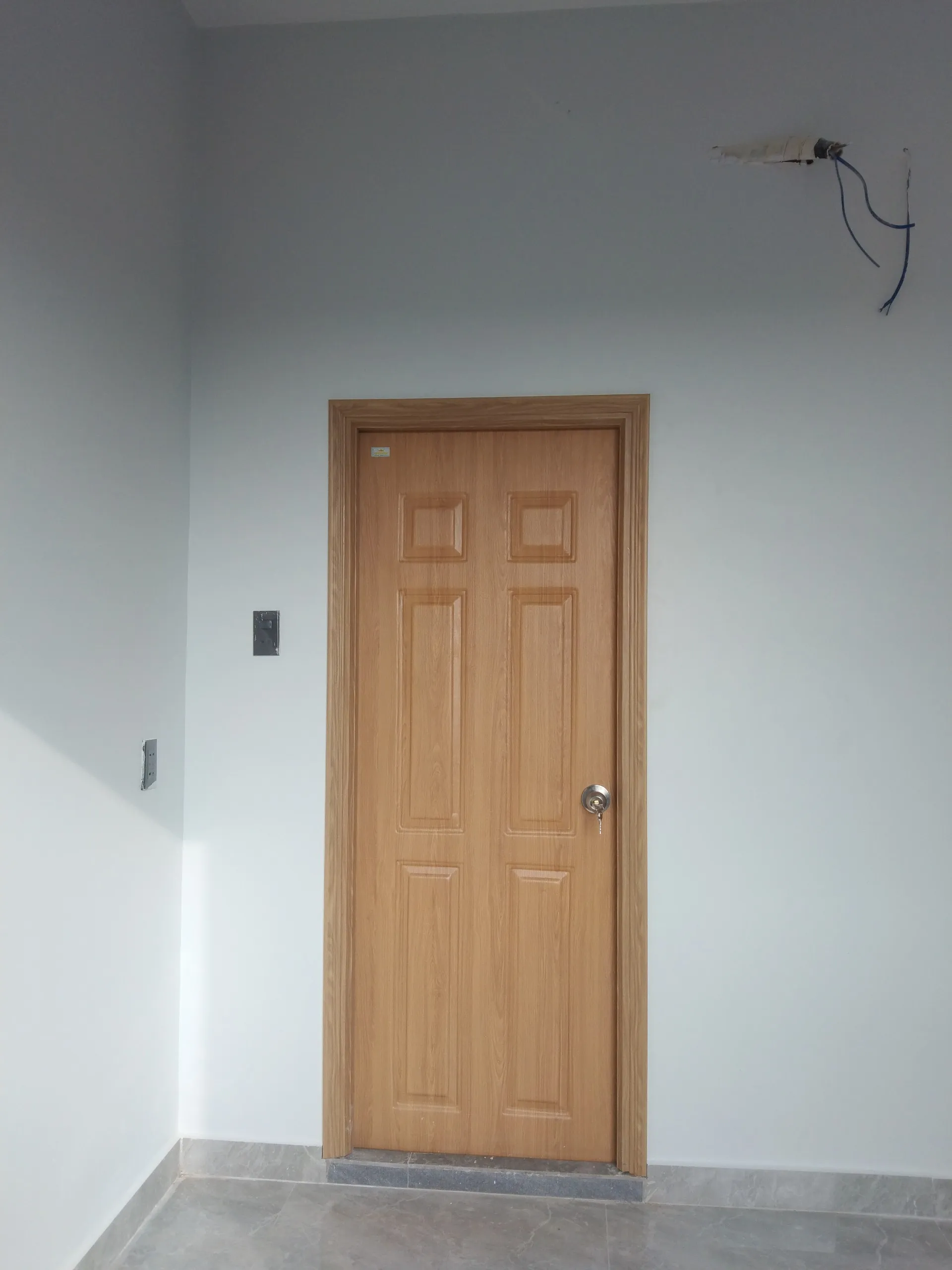 cua-nhua-dai-loan-di-an