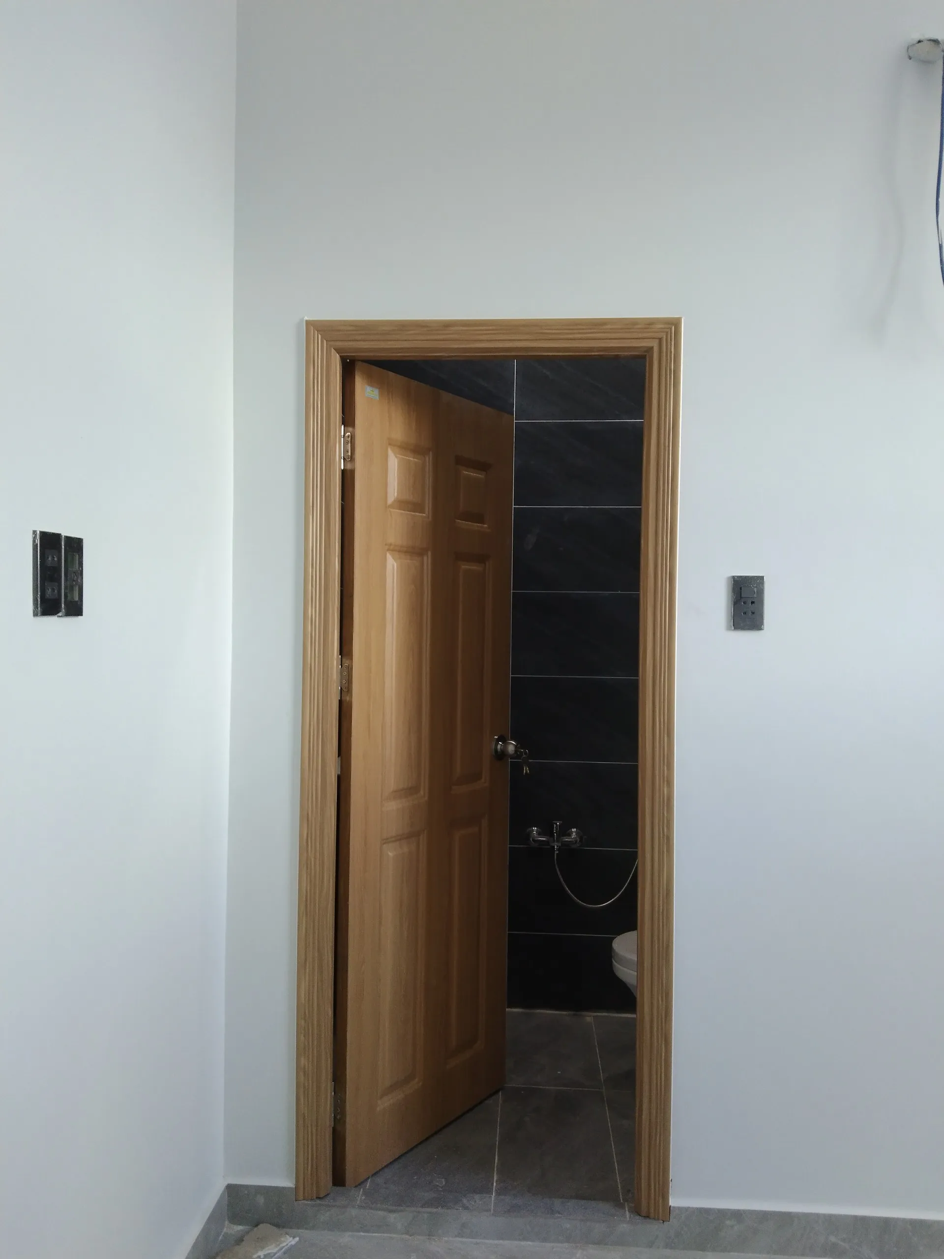 cua-nhua-dai-loan-di-an