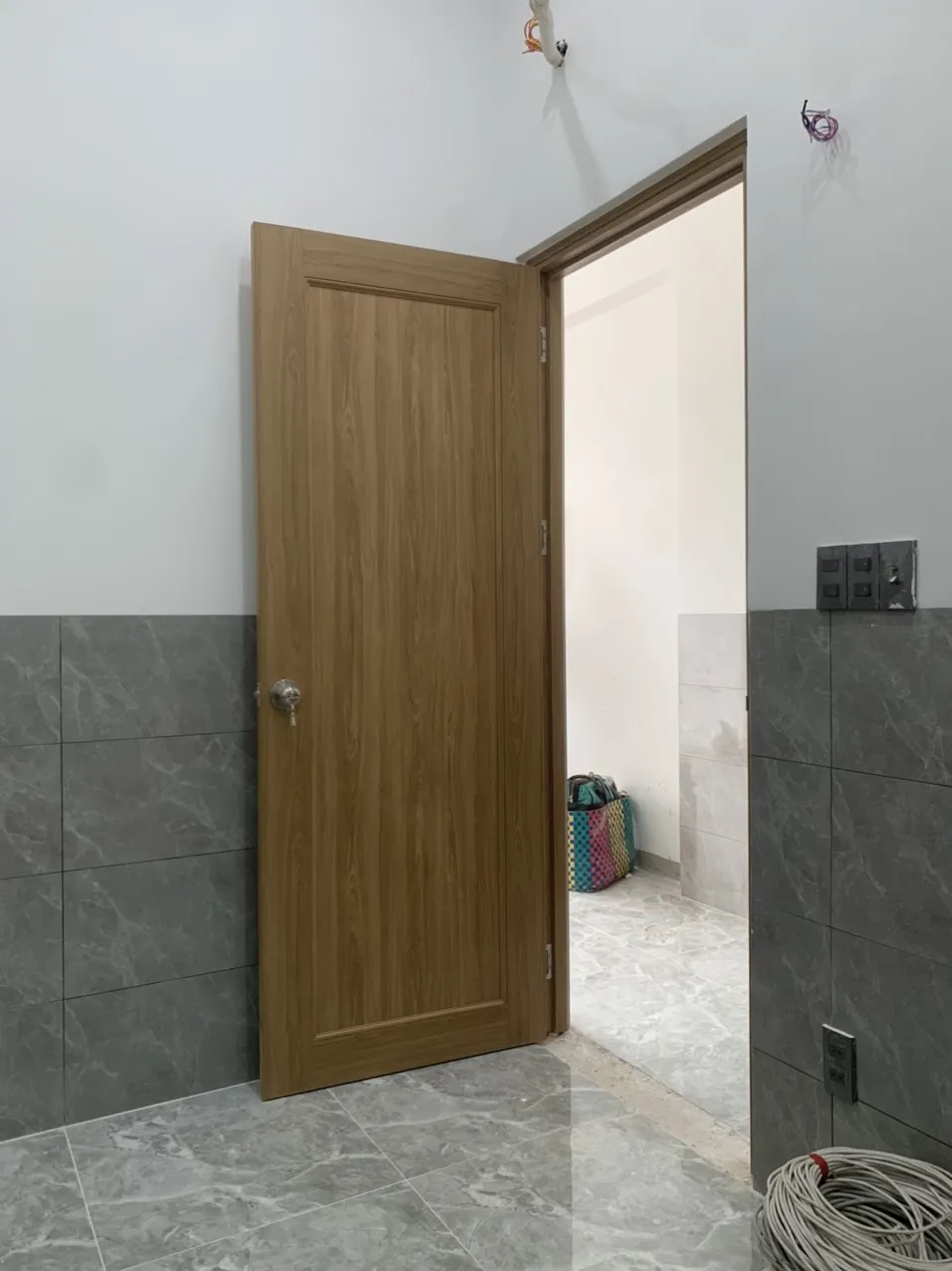 cua-nhua-dai-loan-di-an