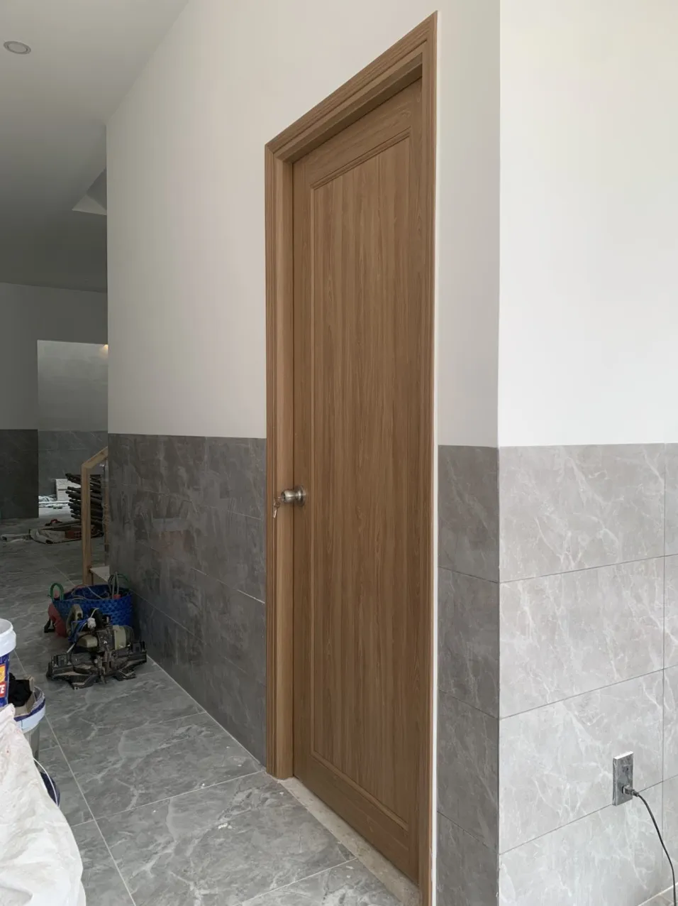 cua-nhua-dai-loan-di-an