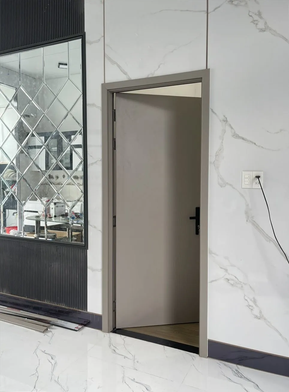 cua-go-carbon-tai-binh-tan