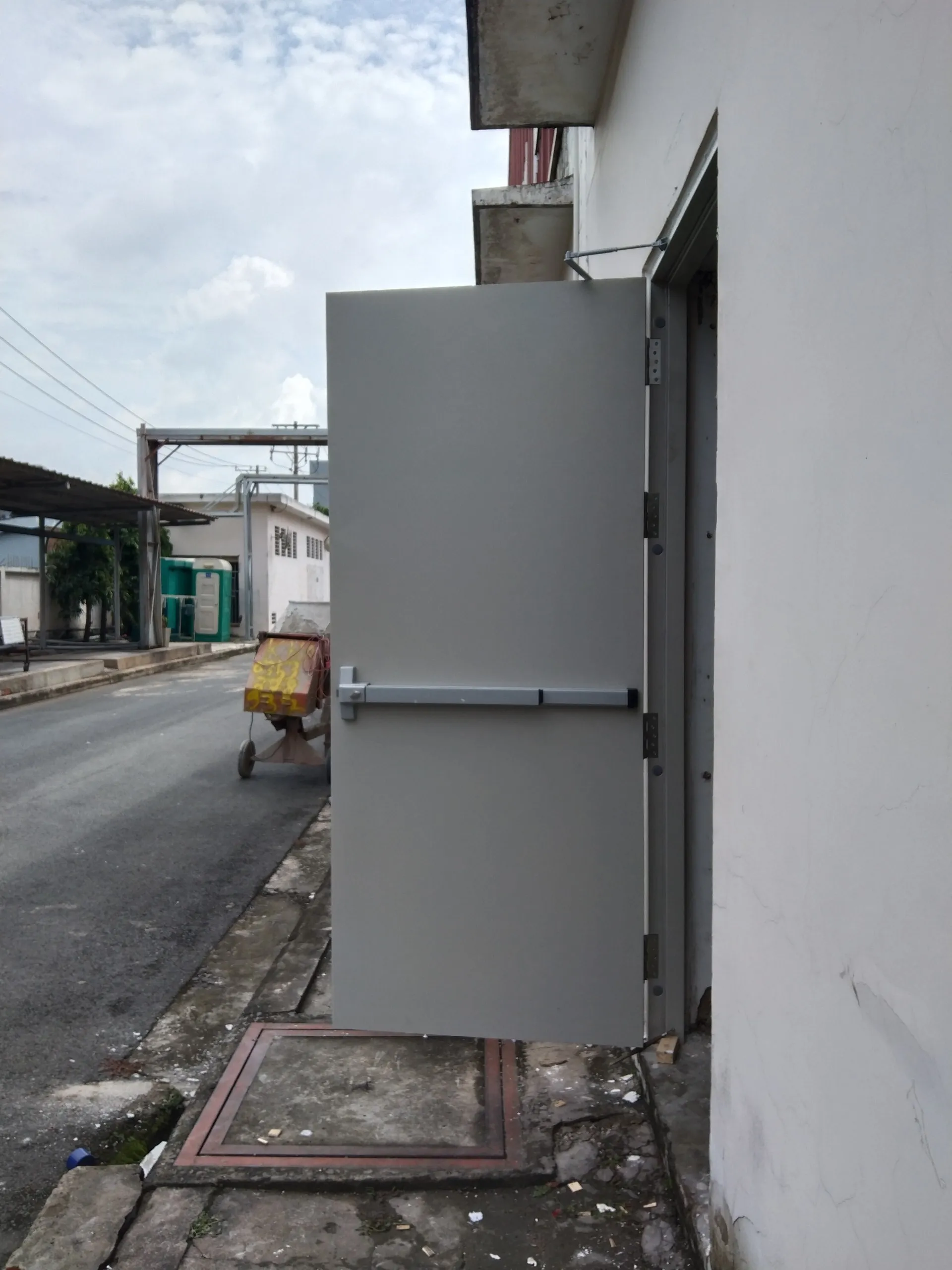 cua-thep-chong-chay-tai-long-an