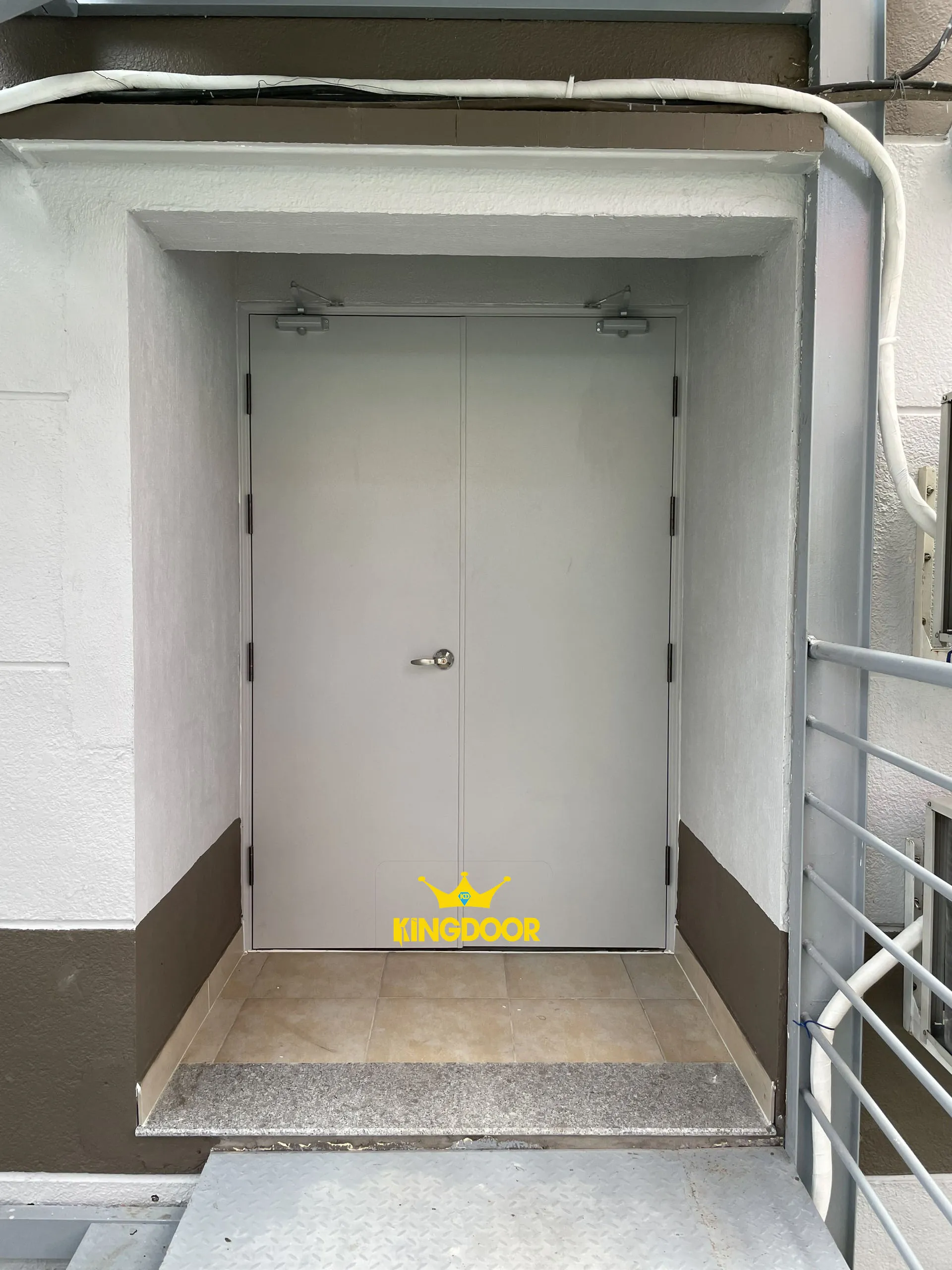 cua-thep-chong-chay-tai-long-an