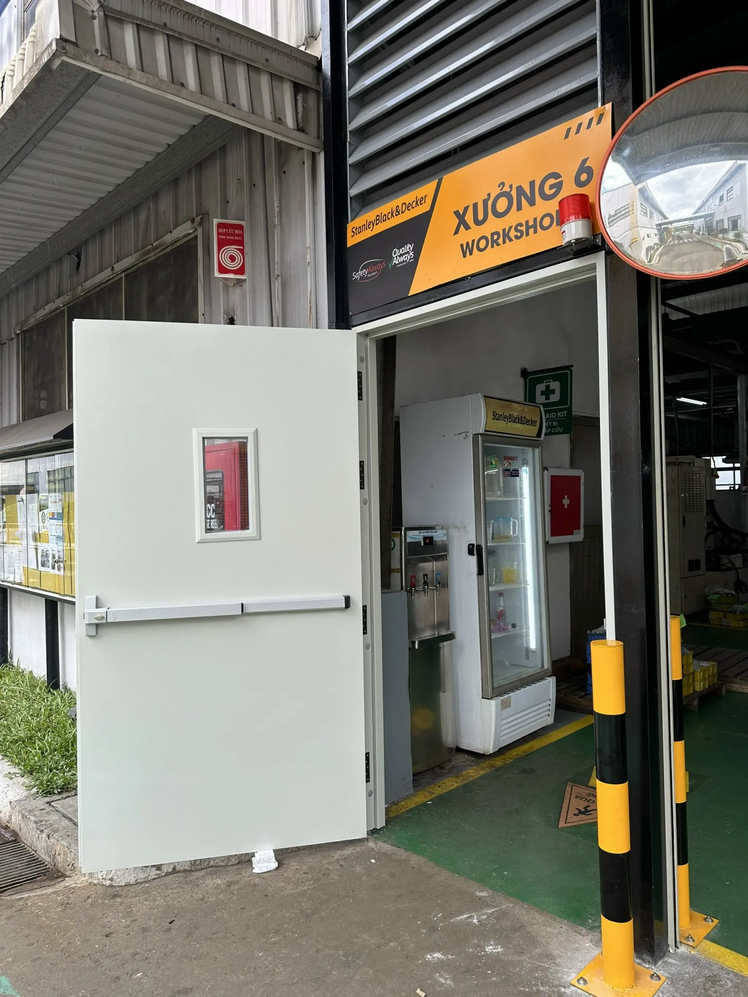 cua-thep-chong-cha-tai-bien-hoa-dong-nai