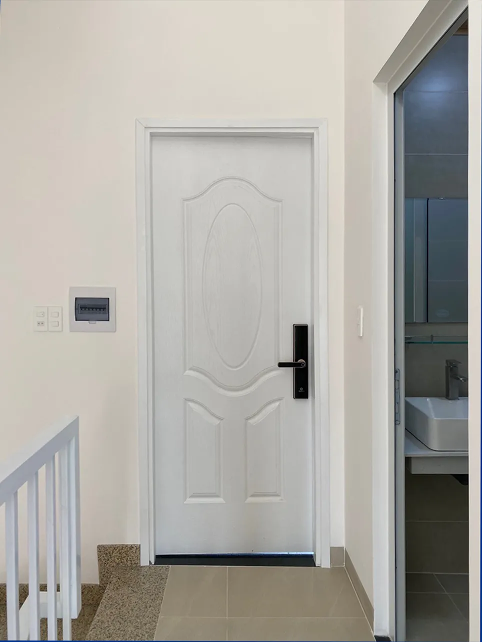 cua-go-cong-nghiep-hdf-sơn-tai-quan-10