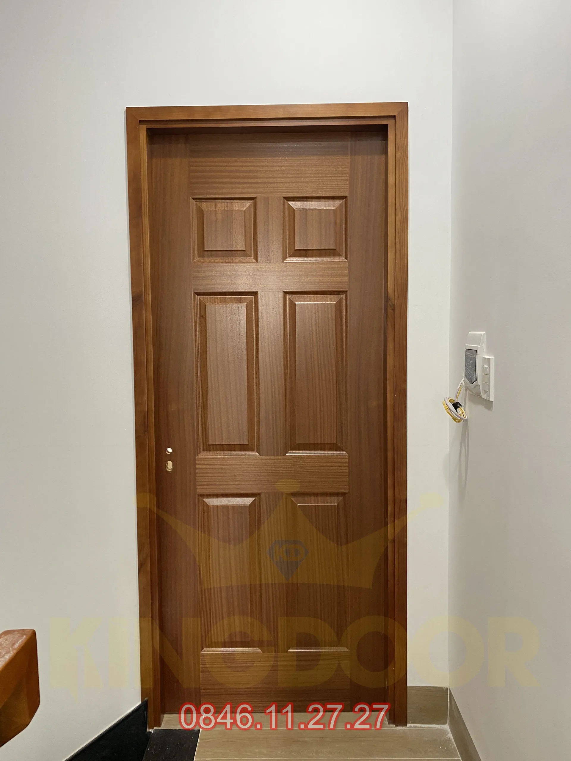 cua-go-cong-nghiep-hdf-veneer-tai-quan-10