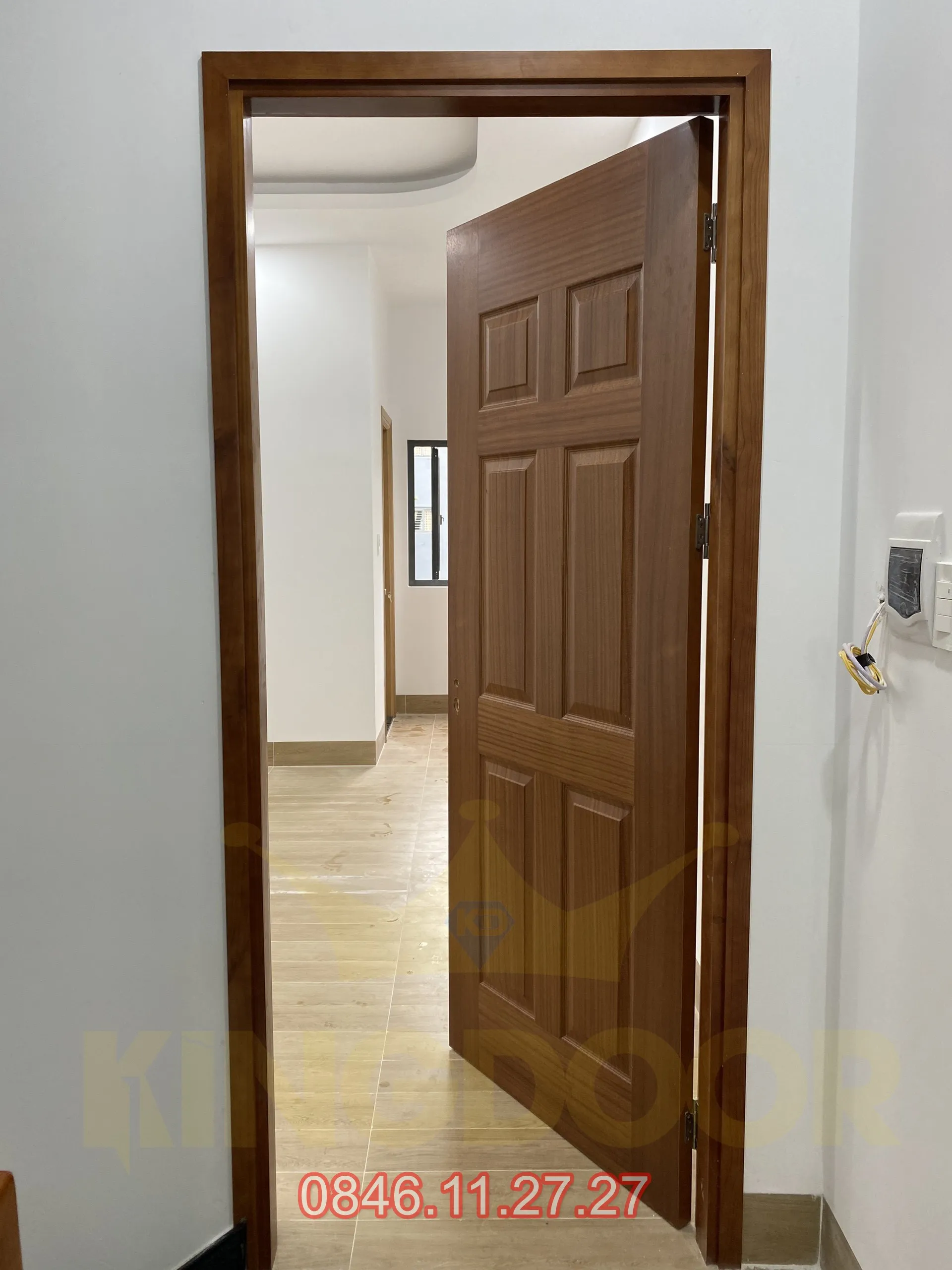 cua-go-cong-nghiep-hdf-veneer-tai-quan-10