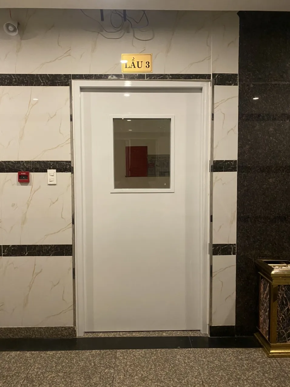 cua-thep-chong-chay-tai-binh-tan