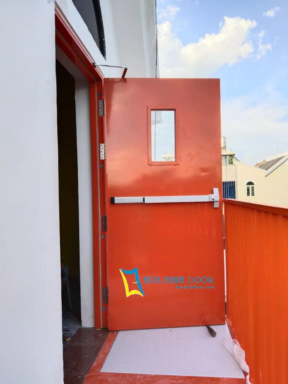 cua-thep-chong-chay-tai-binh-tan