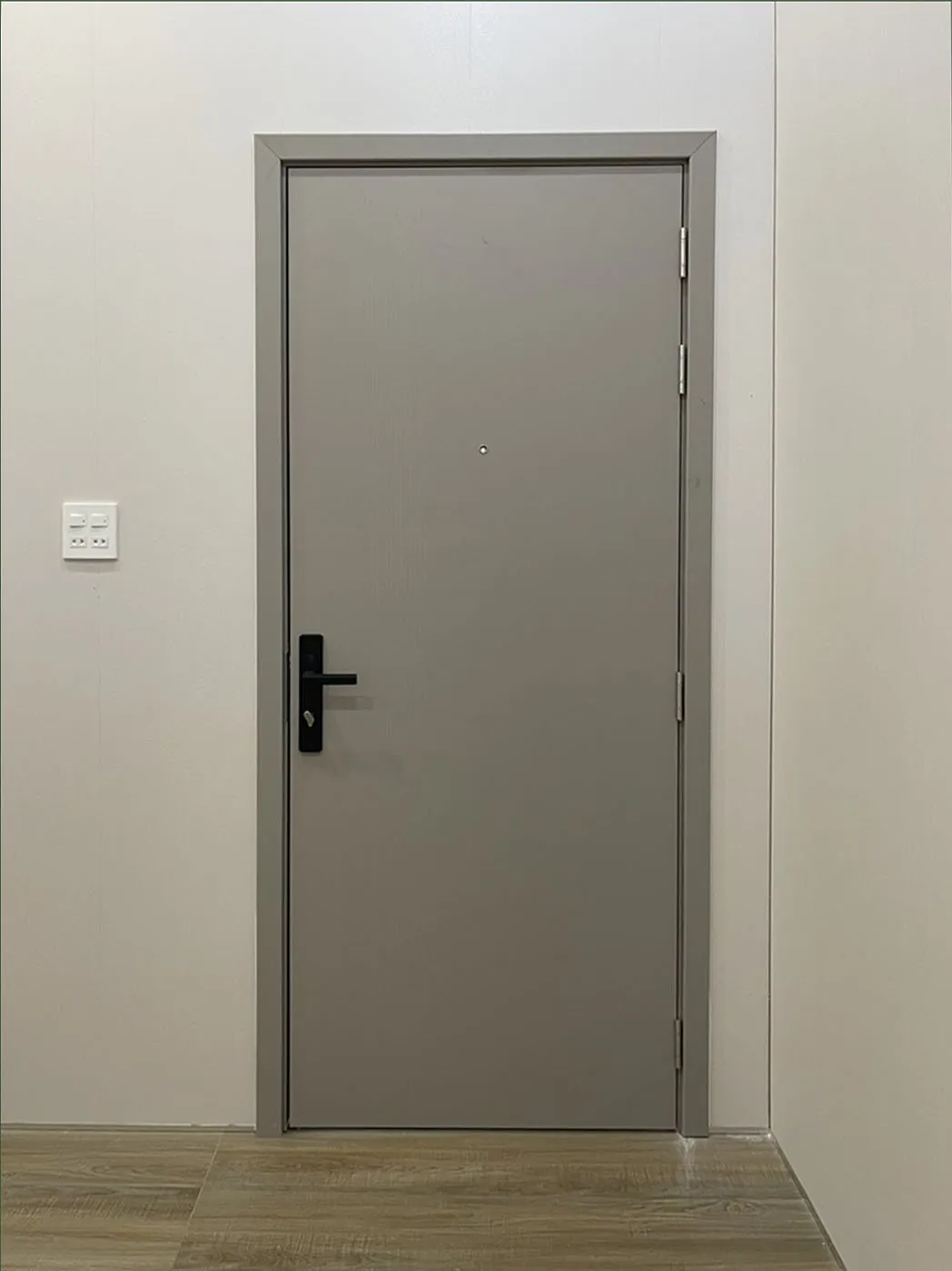 cua-go-carbon-tai-quan-2