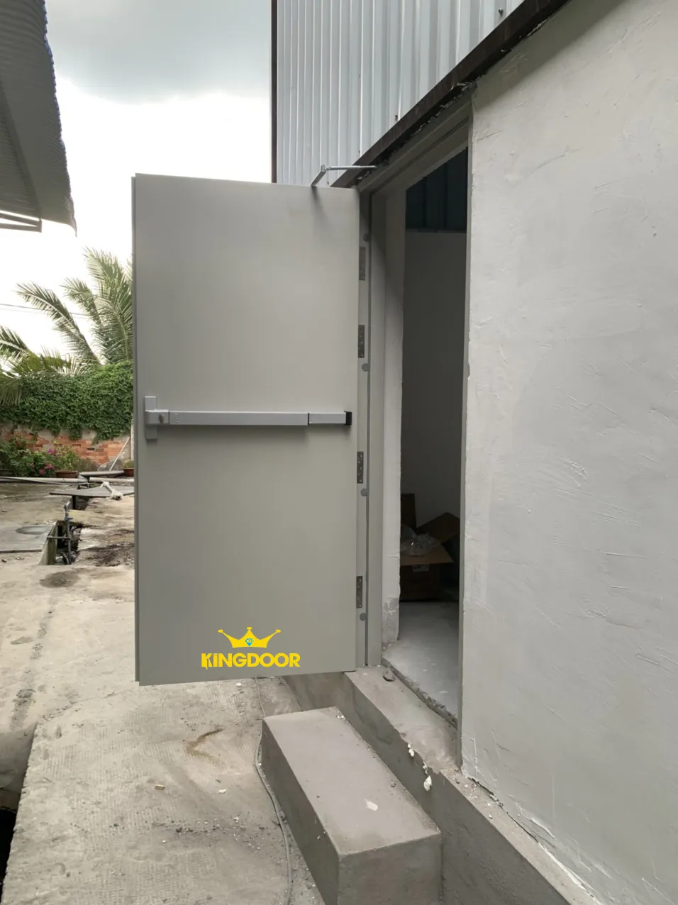 cua-thep-chong-chay-1 cánh-tai-binh-tan