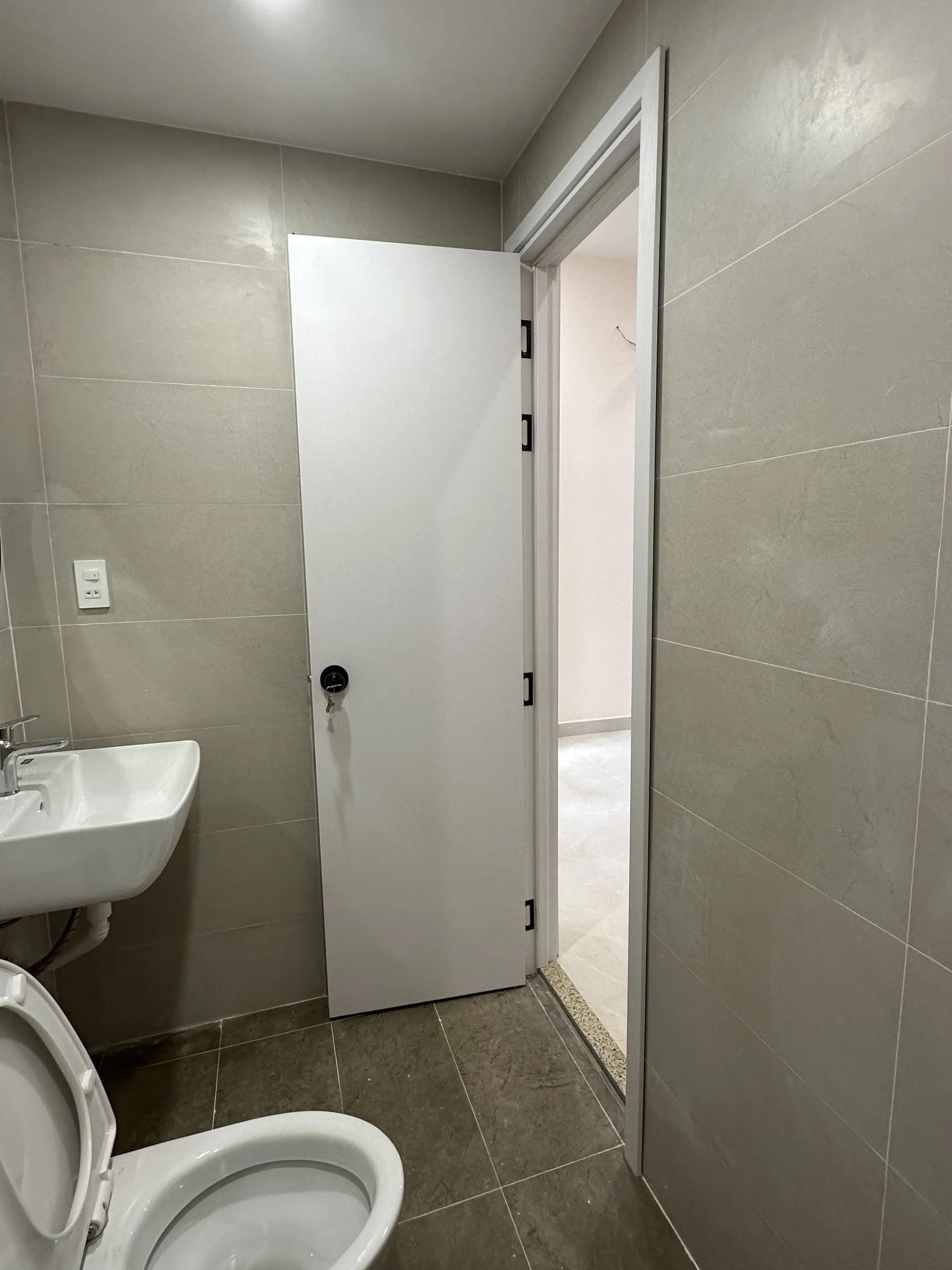 cua-nhua-composite-quan-12