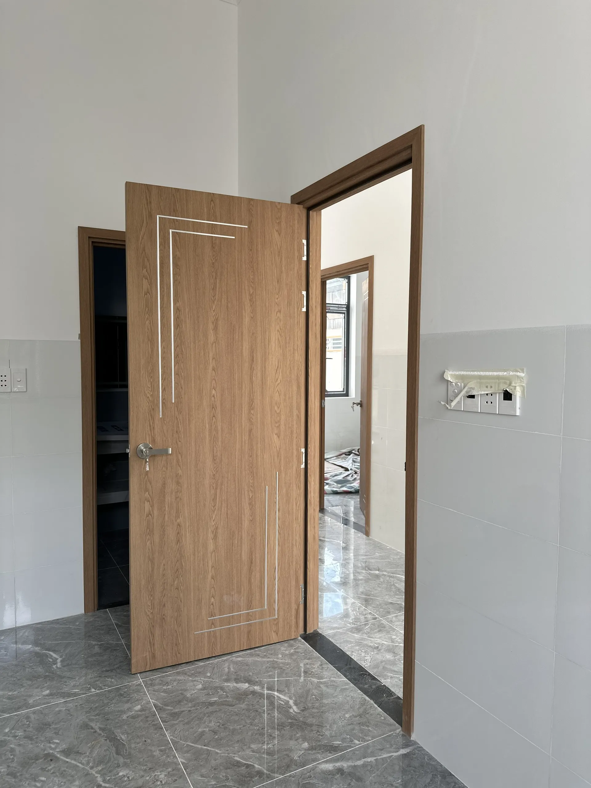 cua-nhua-composite-quan-12