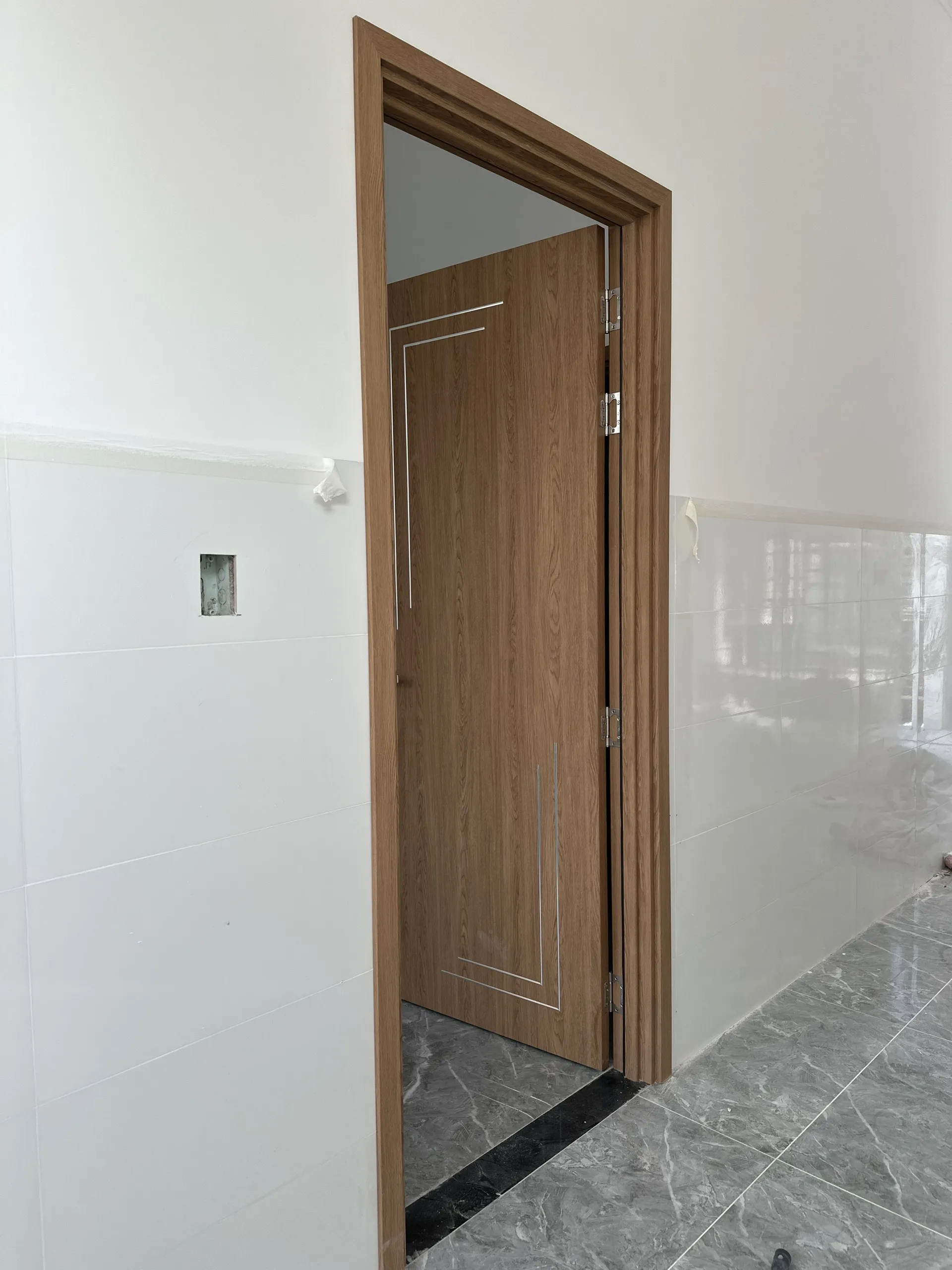 cua-nhua-composite-quan-12