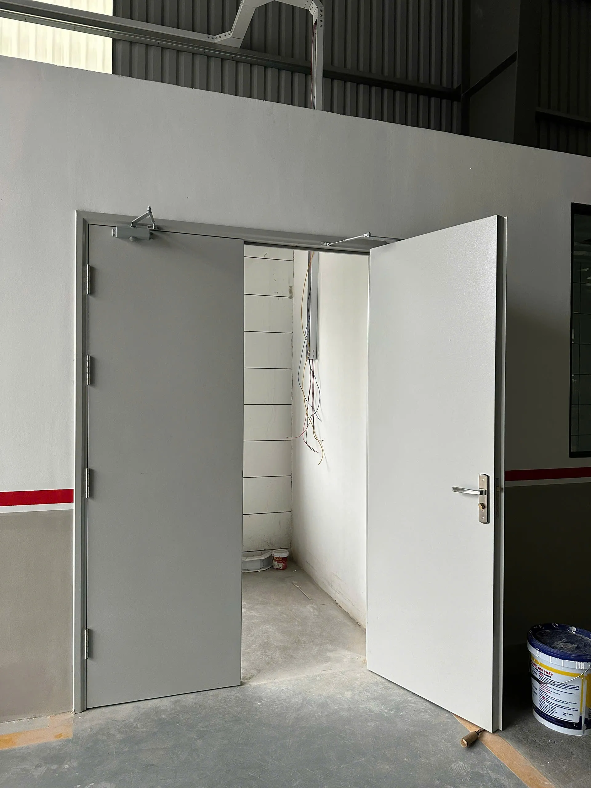 cua-thep-chong-chay-tai-da-lat