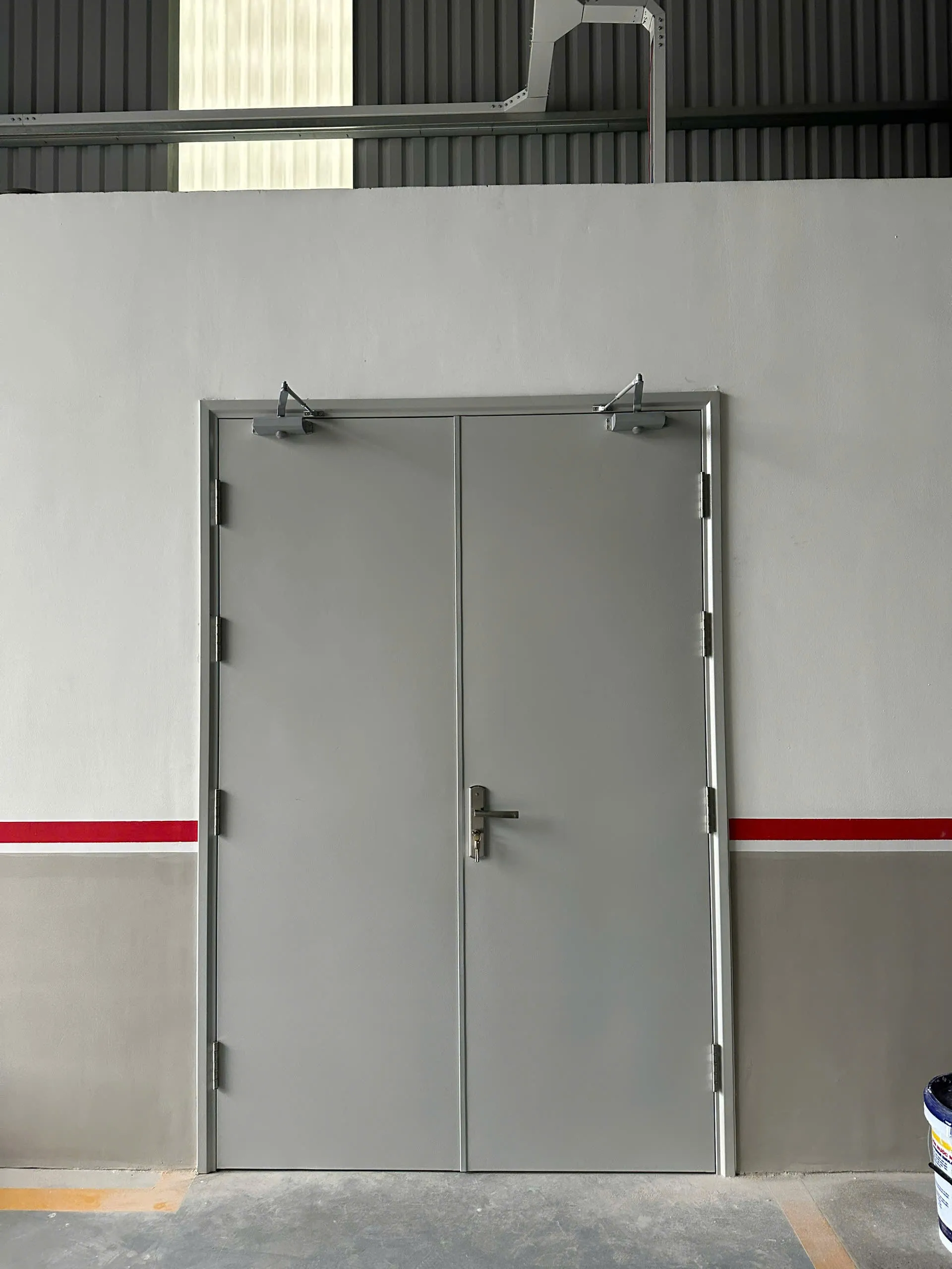 cua-thep-chong-chay-tai-da-lat