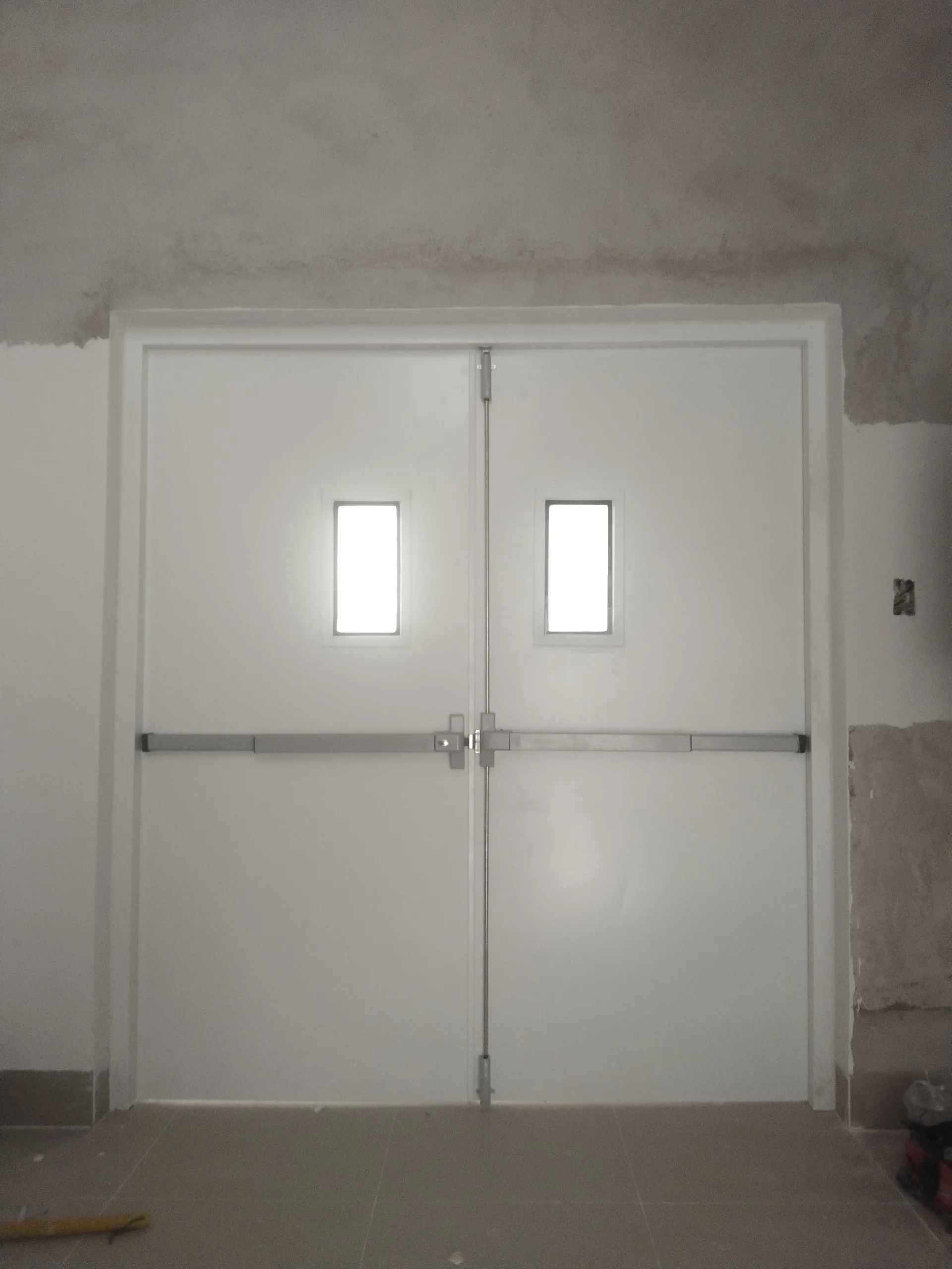 cua-thep-chong-chay-tai-da-lat