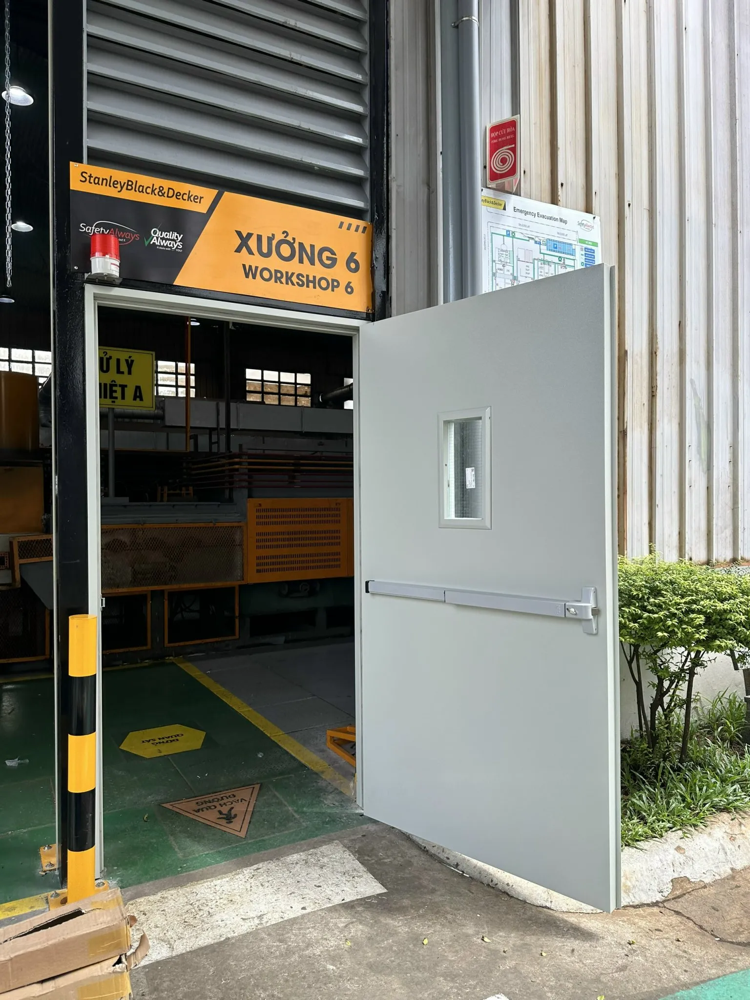 cua-thep-chong-chay-hoc-mon