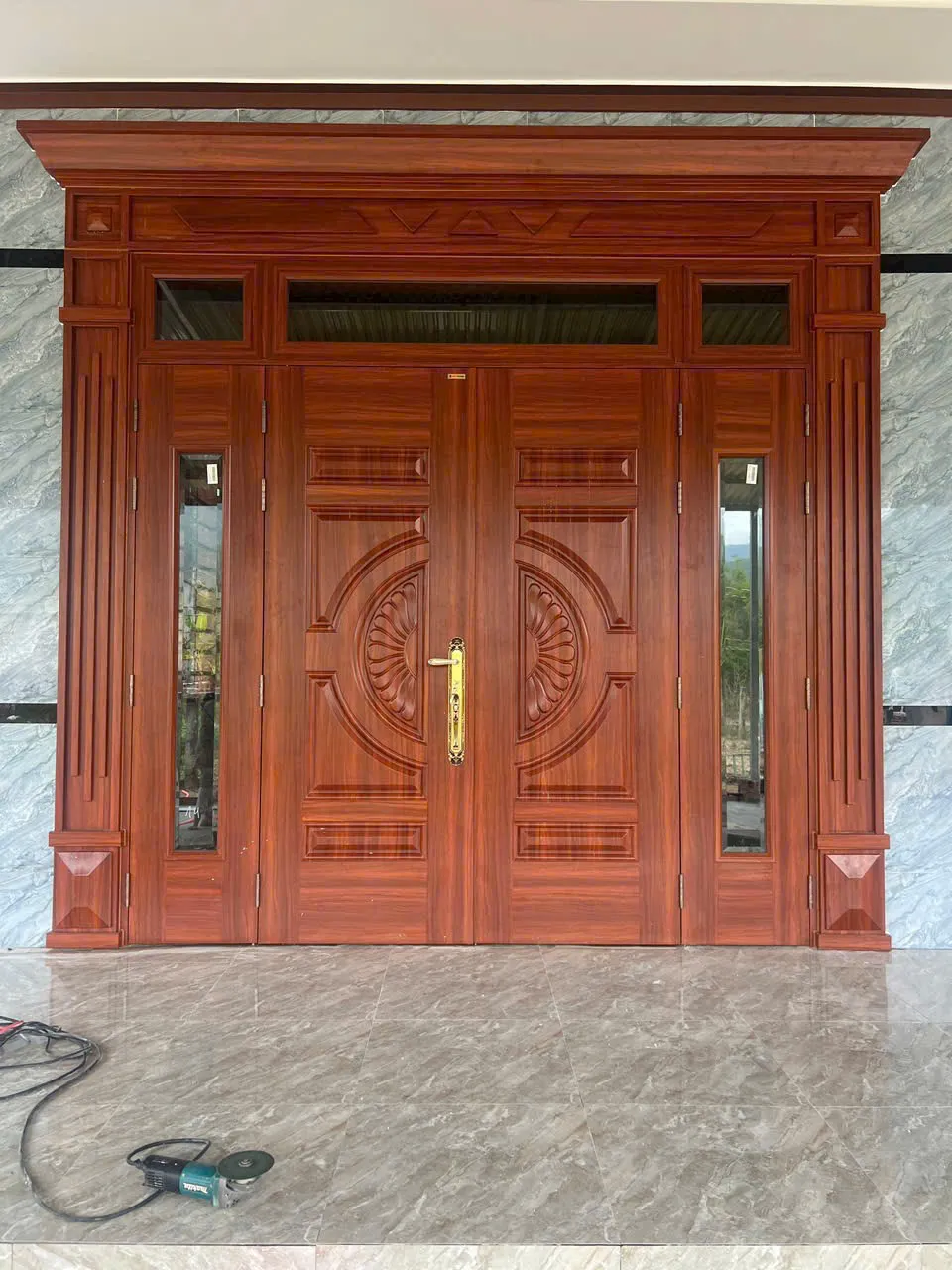 cua-thep-van-go-tai-quan-8