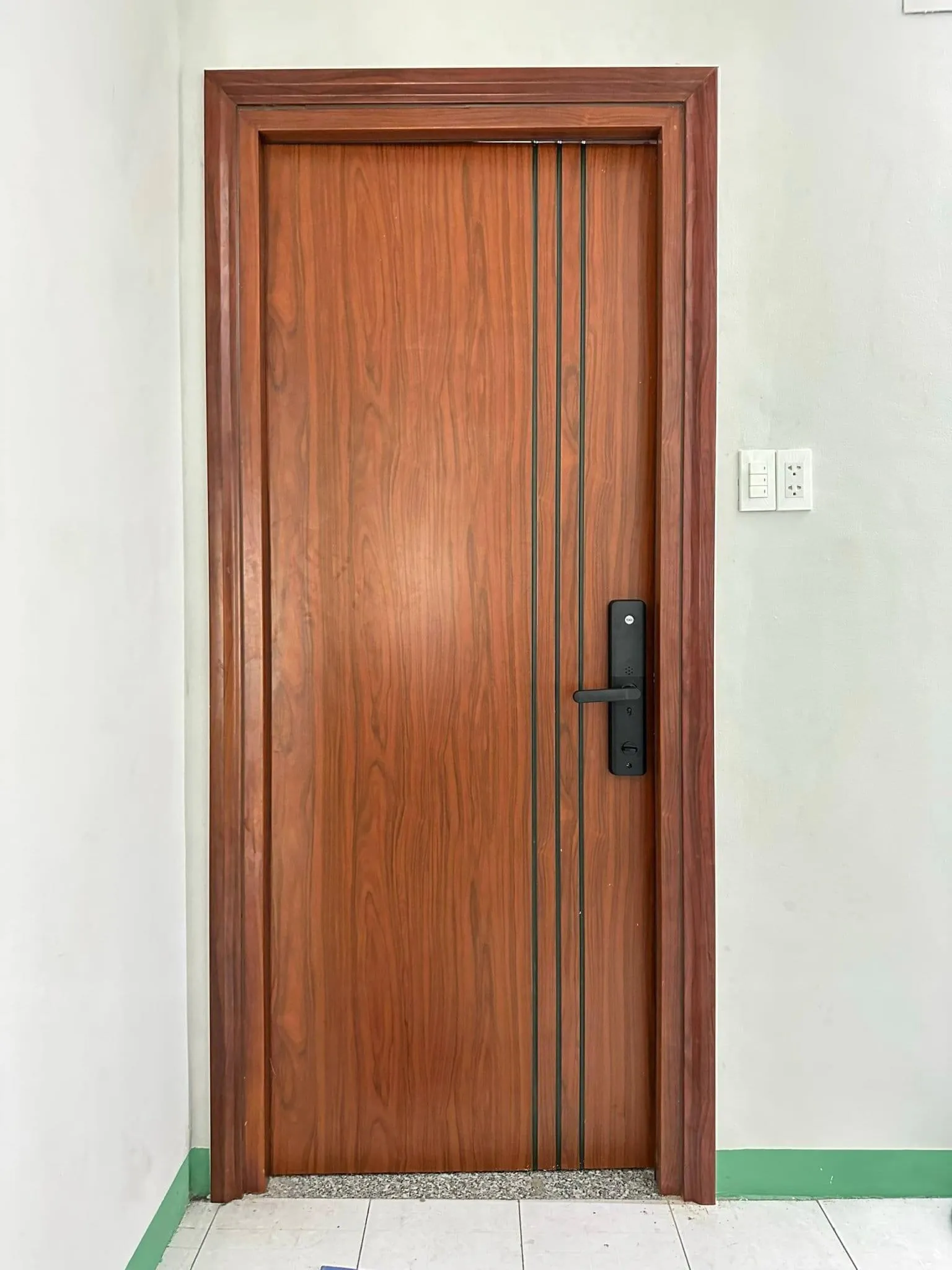 cua-thep-van-go-tai-quan-10