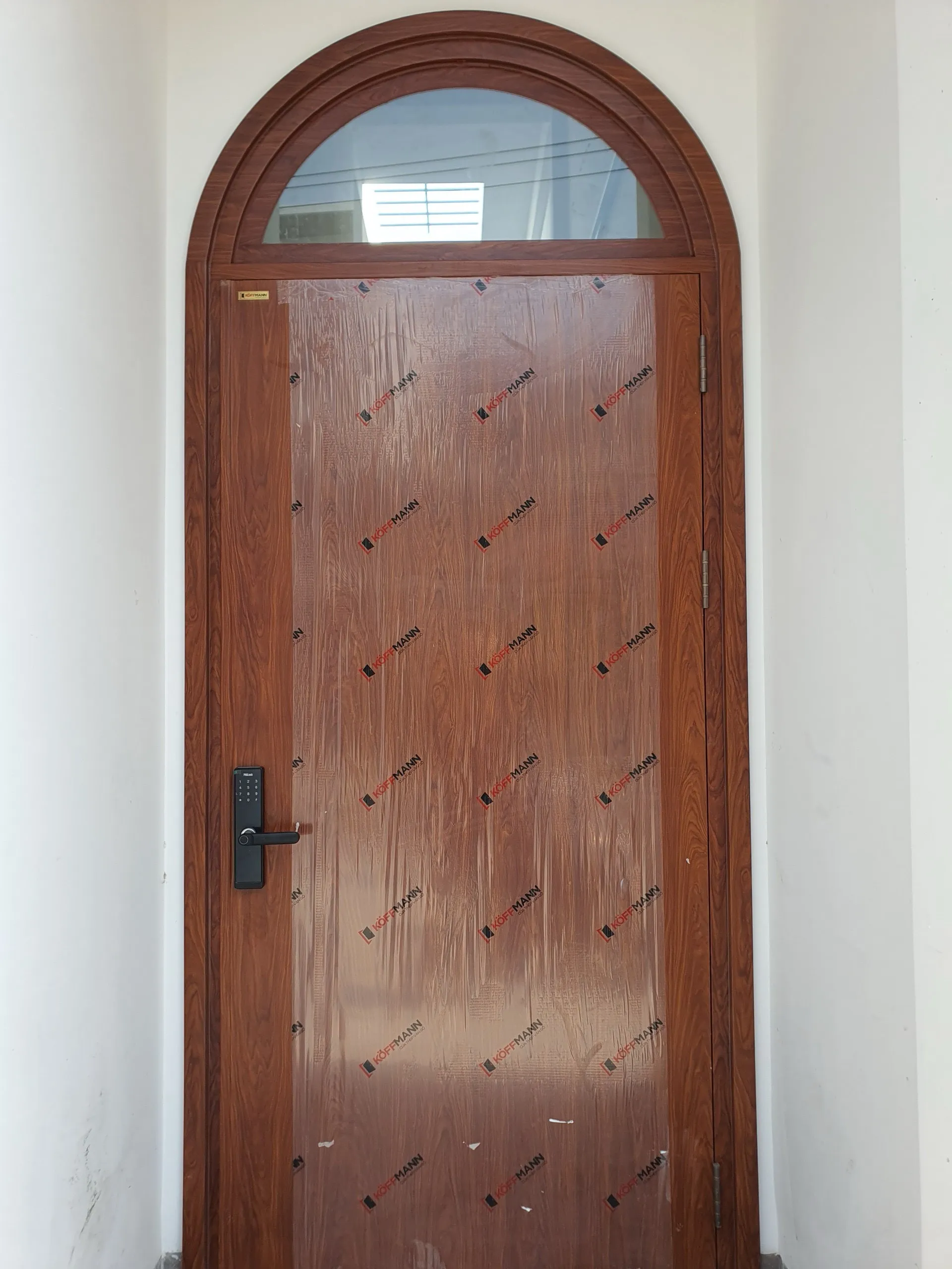 cửa vòm thép vân gỗ