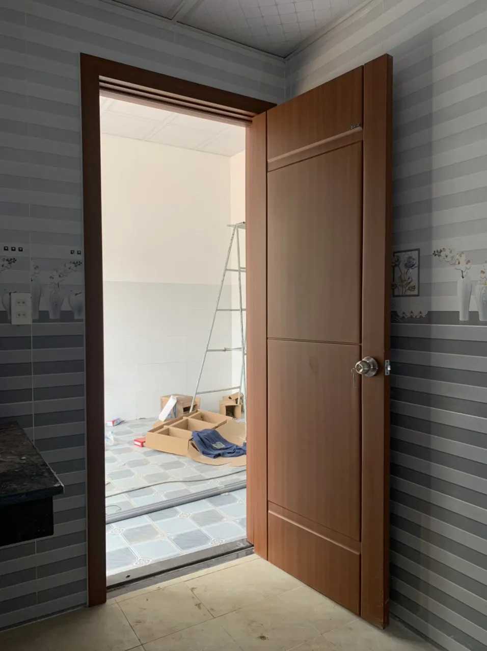 cua-nhua-abs-han-quoc-tai-hoc-mon