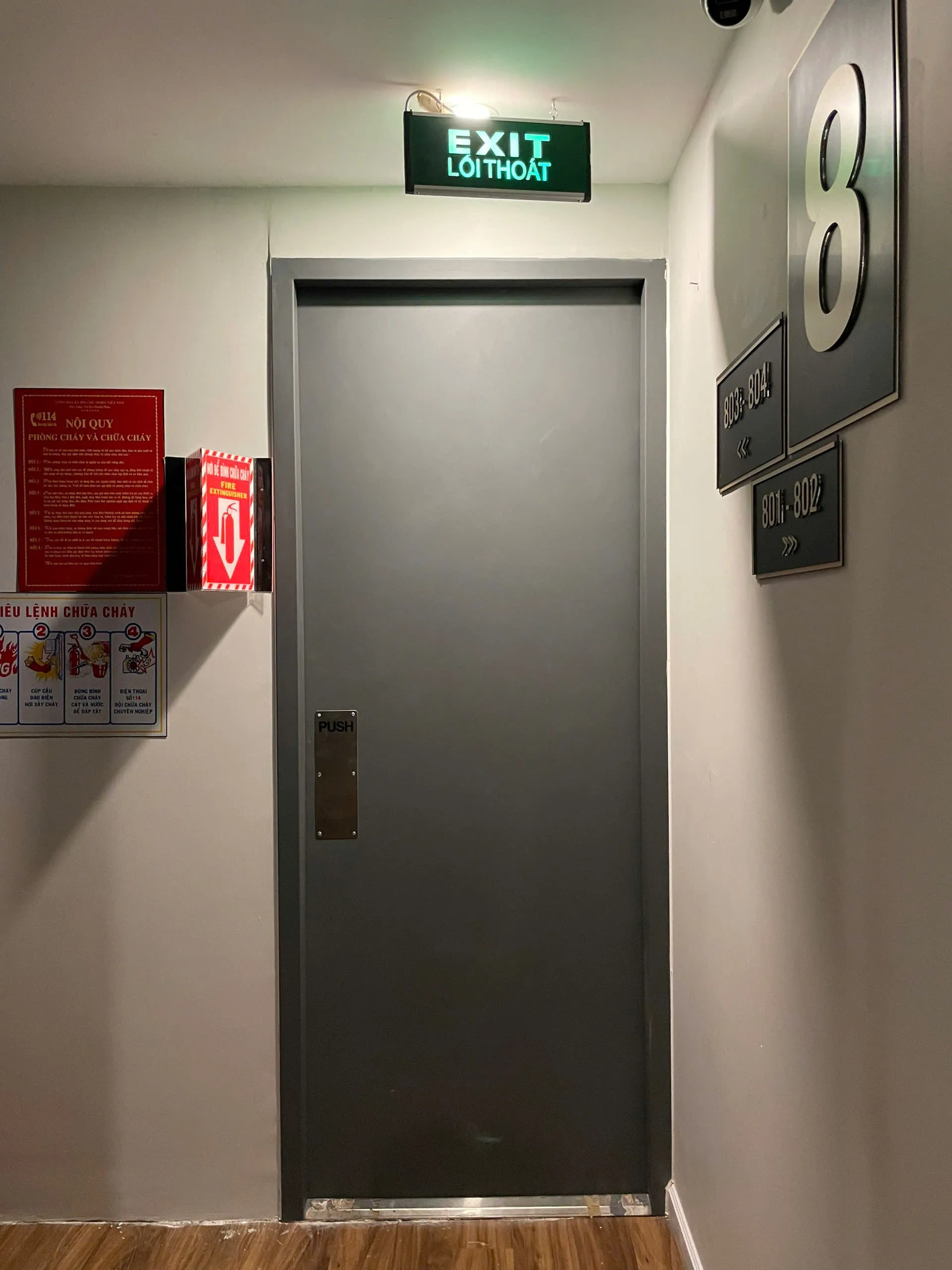 Cua-thep-chong-chay-tai-quan-5