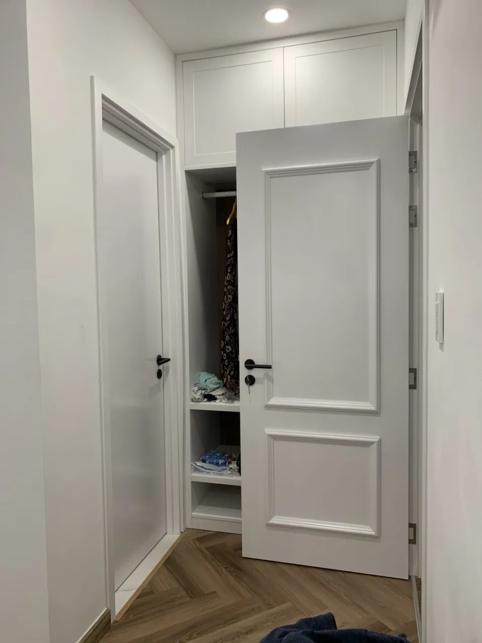 cua-nhua-composite-tai-quan-4