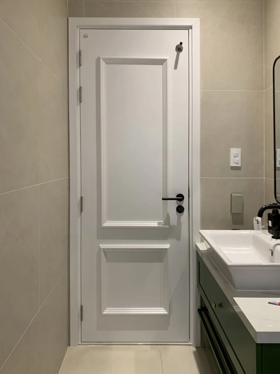 cua-nhua-composite-tai-quan-4