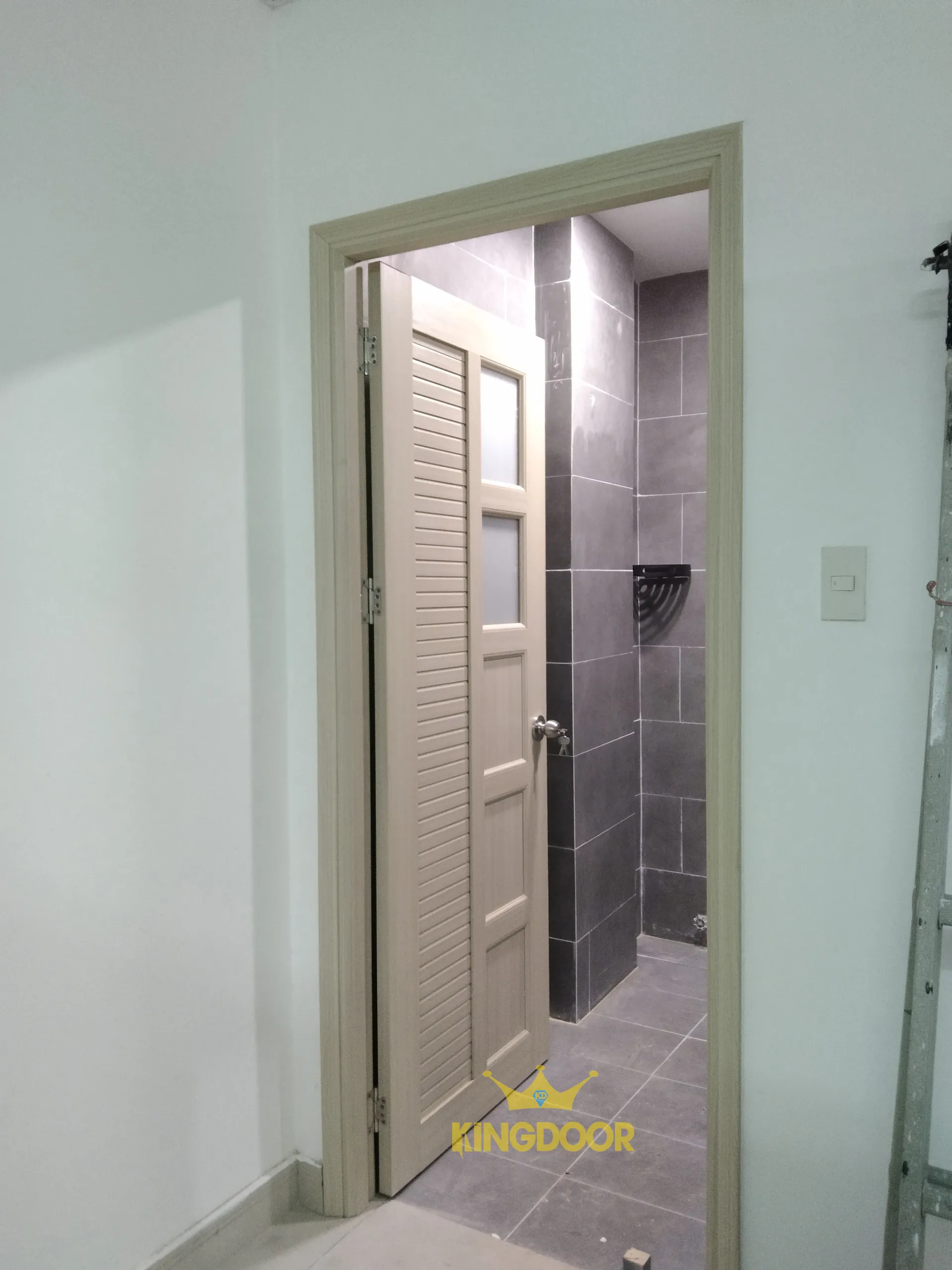 cua-nhua-dai-loan-tai-vinh-long