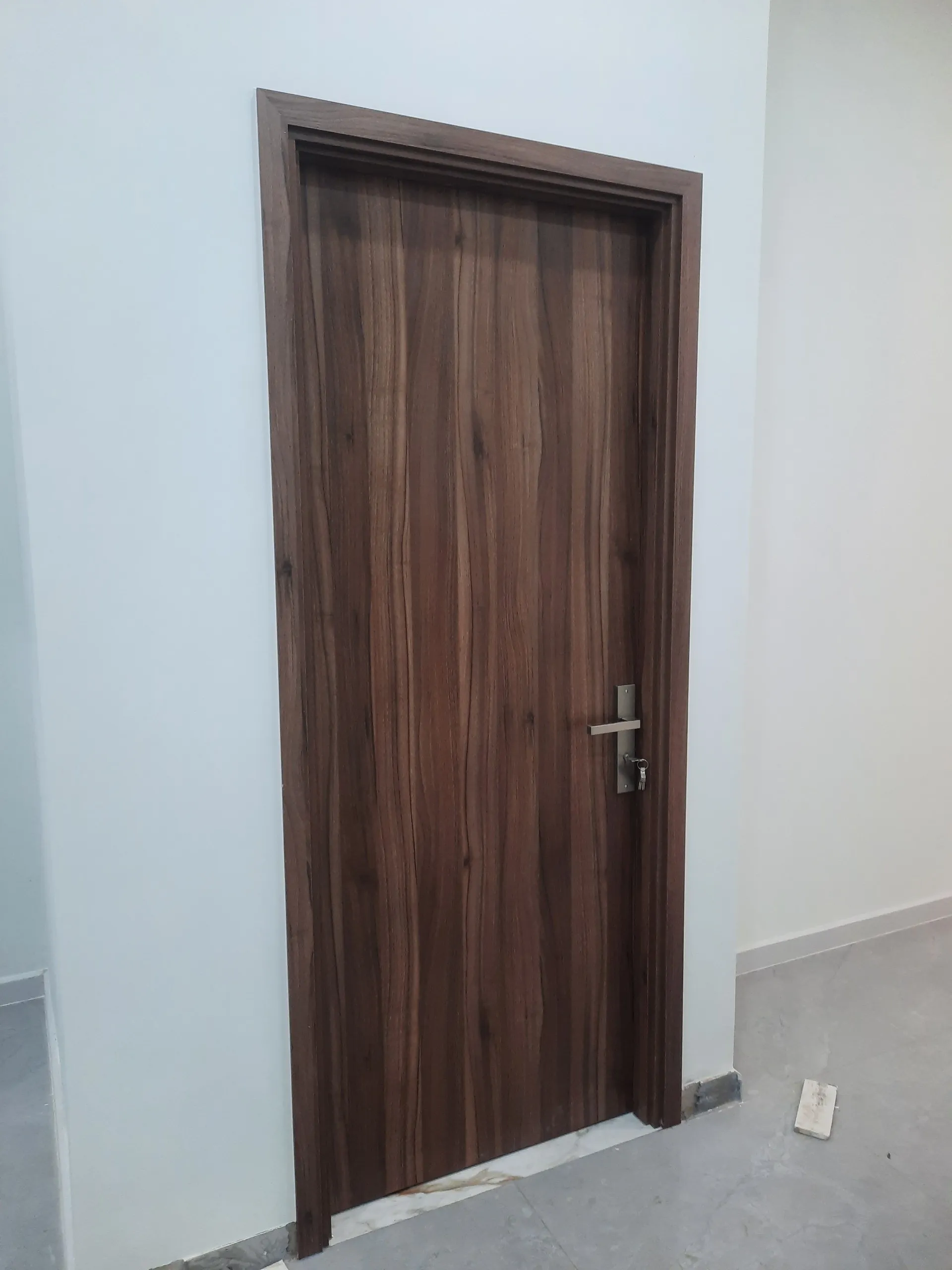 cua-go-cong-nghiep-tai-phu-nhuan