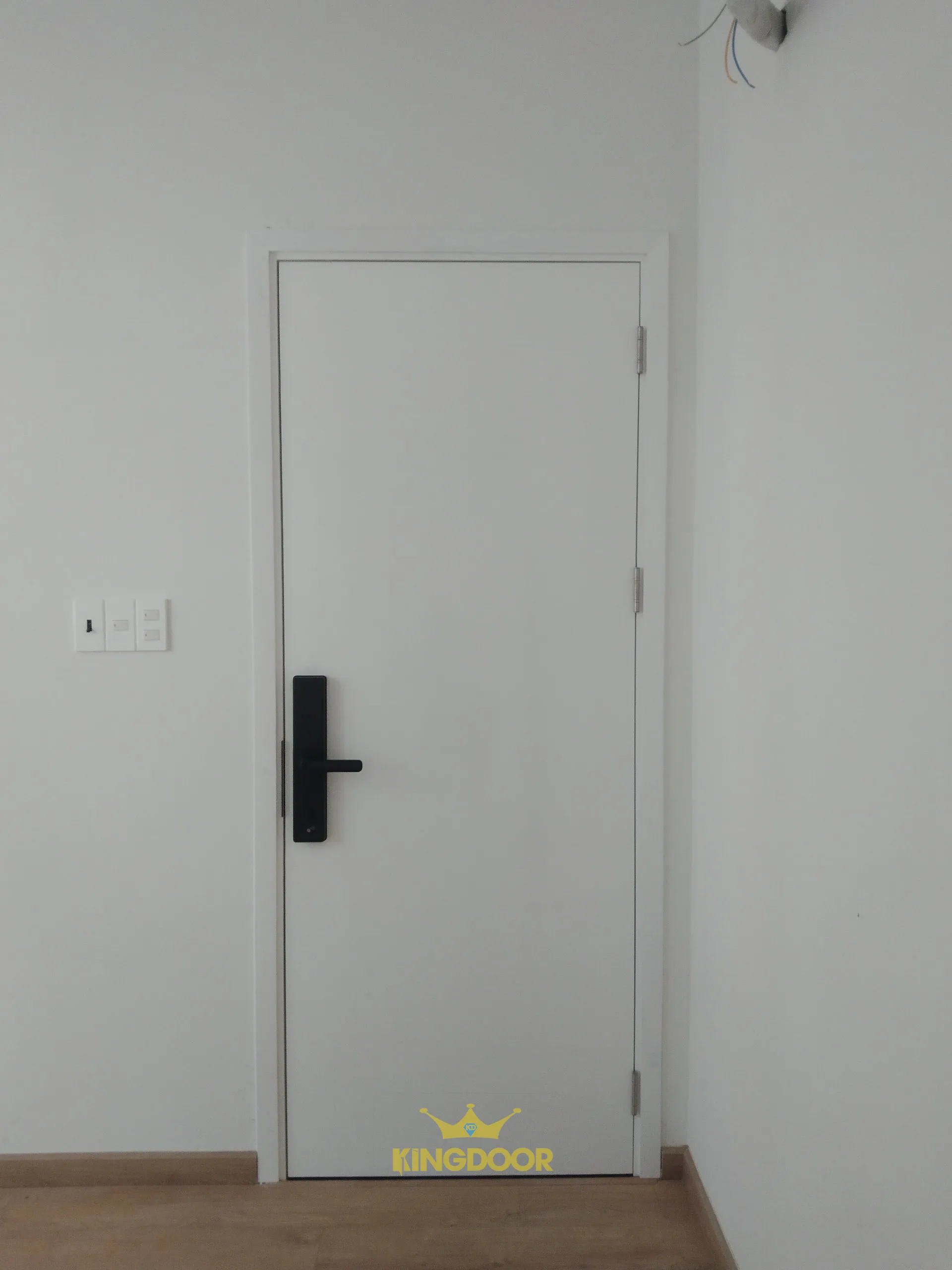 Cua-go-cong-nghiep-tai-phuong-ben-nghe