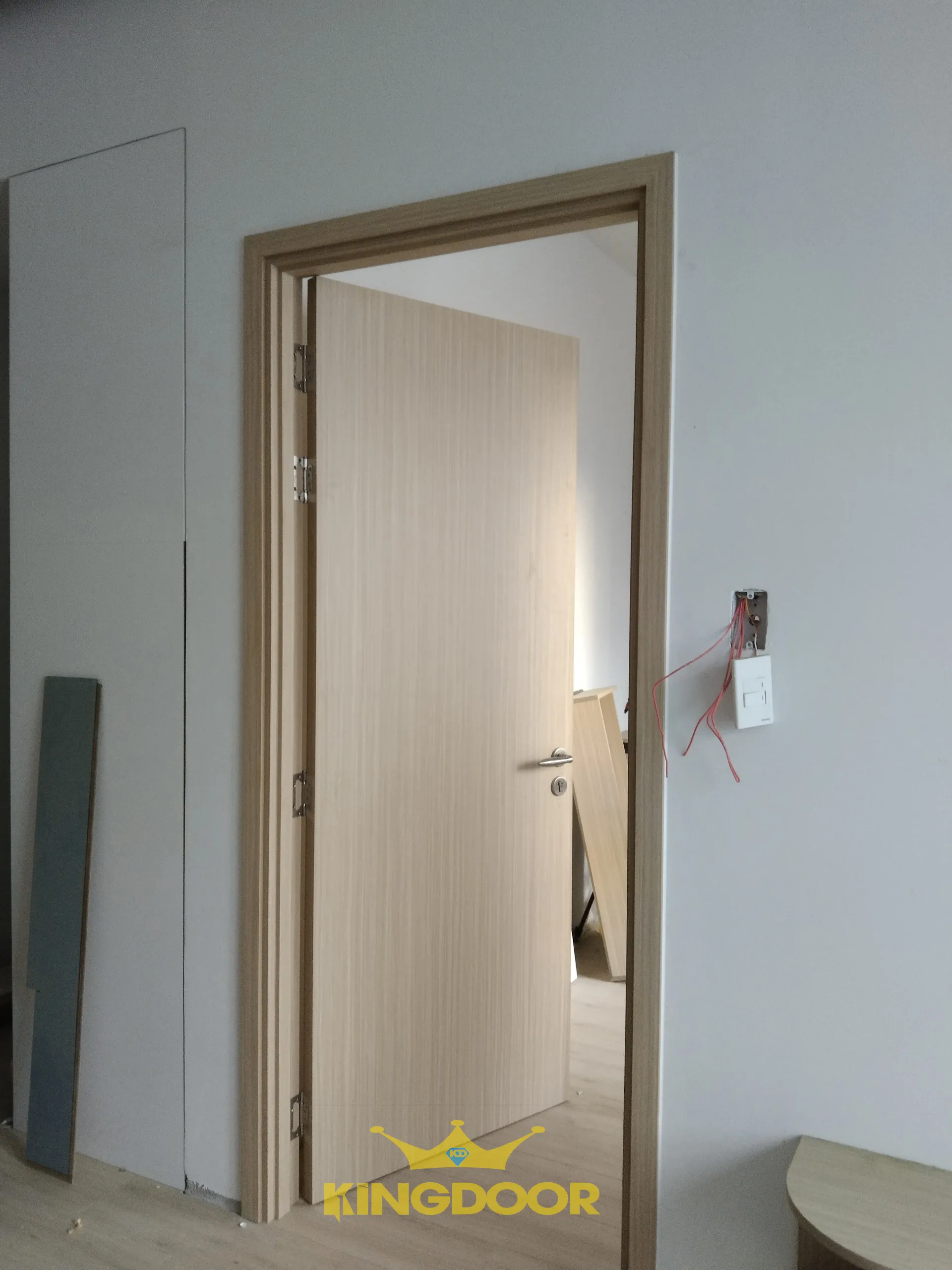 Cua-go-cong-nghiep-tai-phuong-ben-nghe