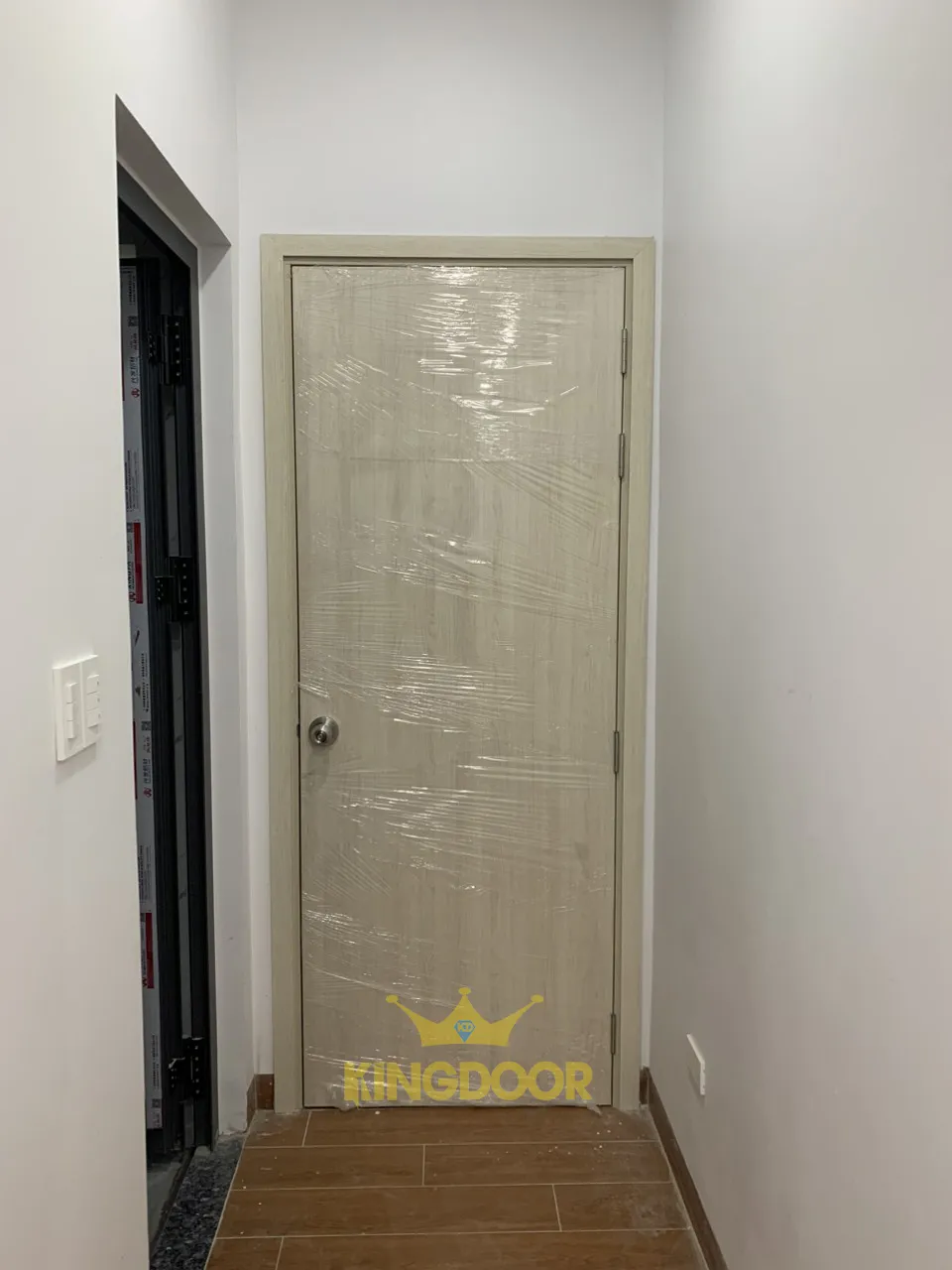 Cua-go-cong-nghiep-tai-phuong-ben-nghe