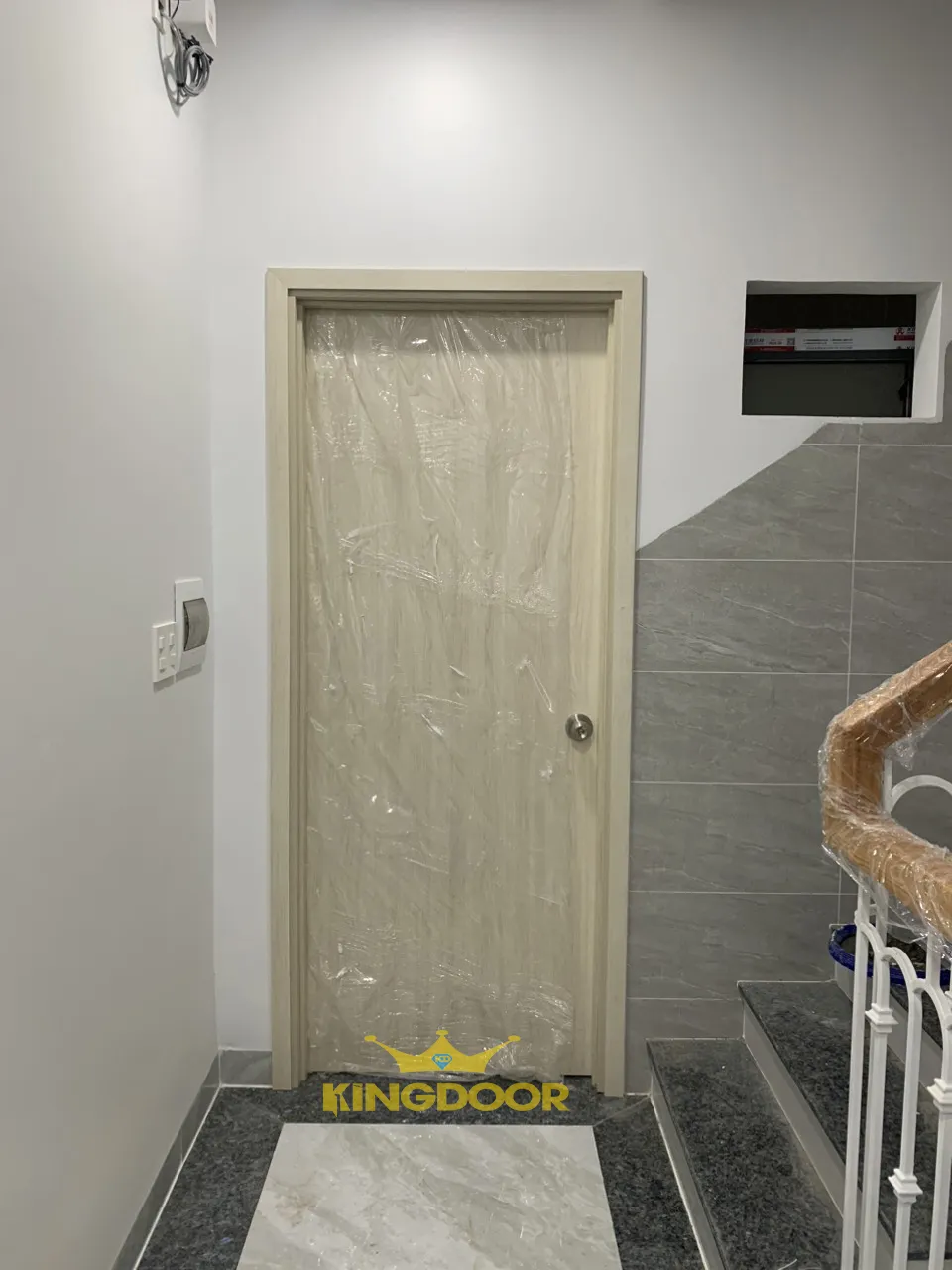 Cua-go-cong-nghiep-tai-phuong-ben-nghe