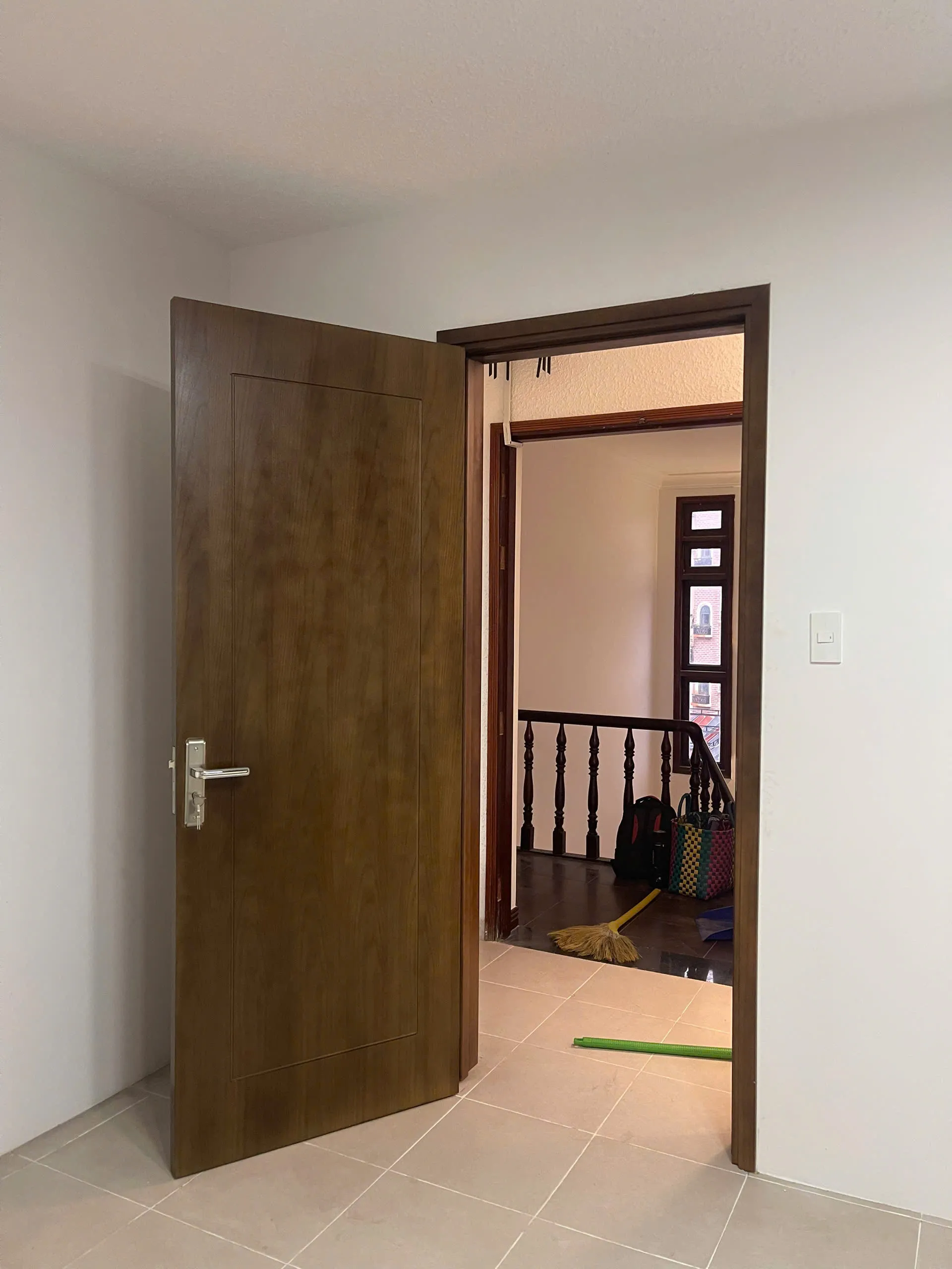 Cua-go-cong-nghiep-tai-phuong-ben-nghe