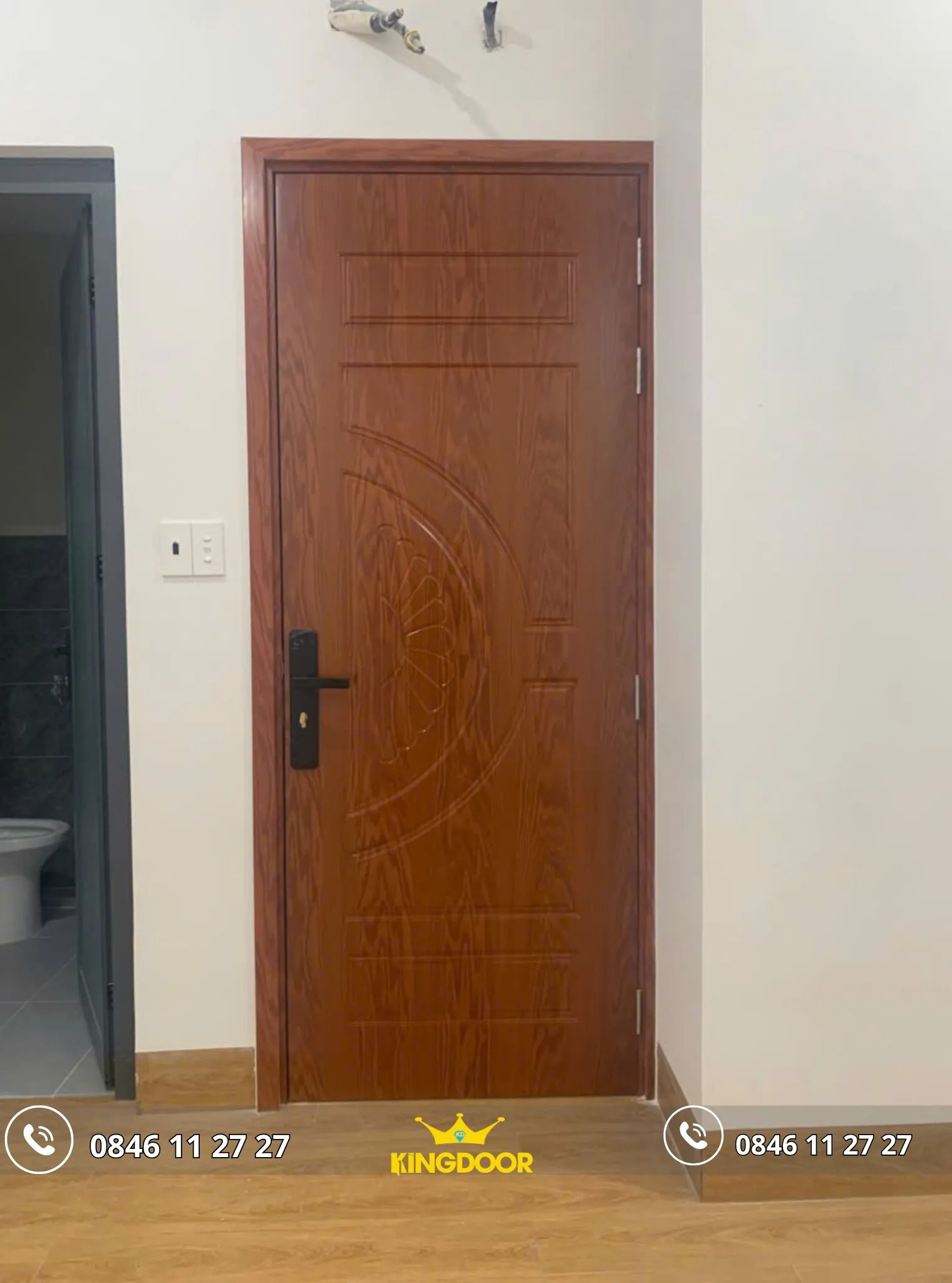 cua-nhua-composite-tai-phuong-sai-gon