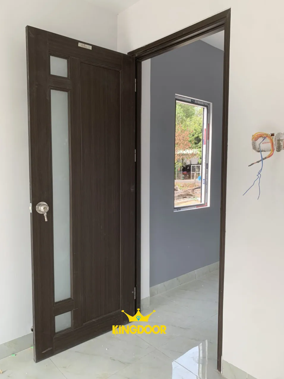 cua-nhua-dai-loan-tai-phuong-sai-gon