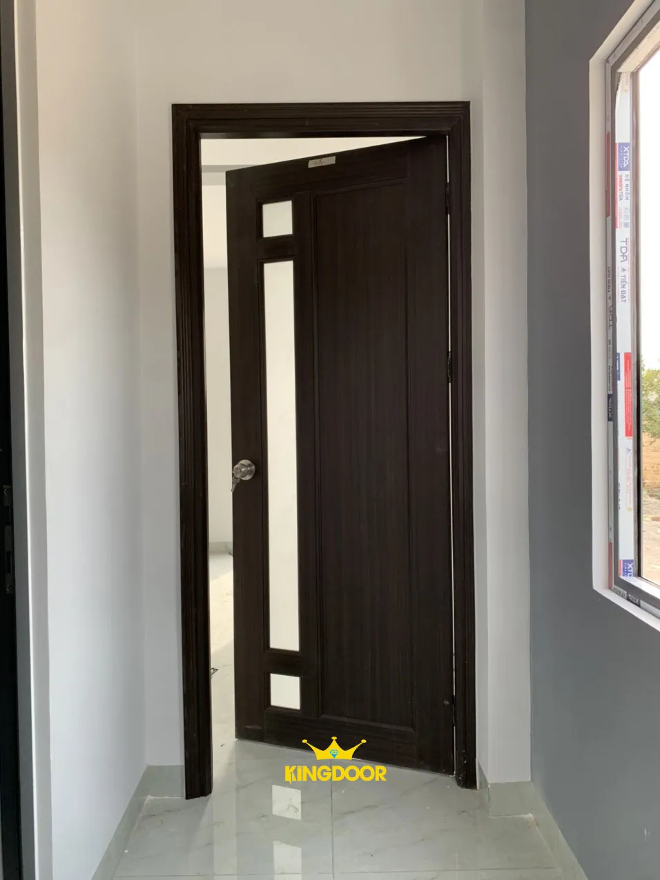 cua-nhua-dai-loan-tai-phuong-sai-gon