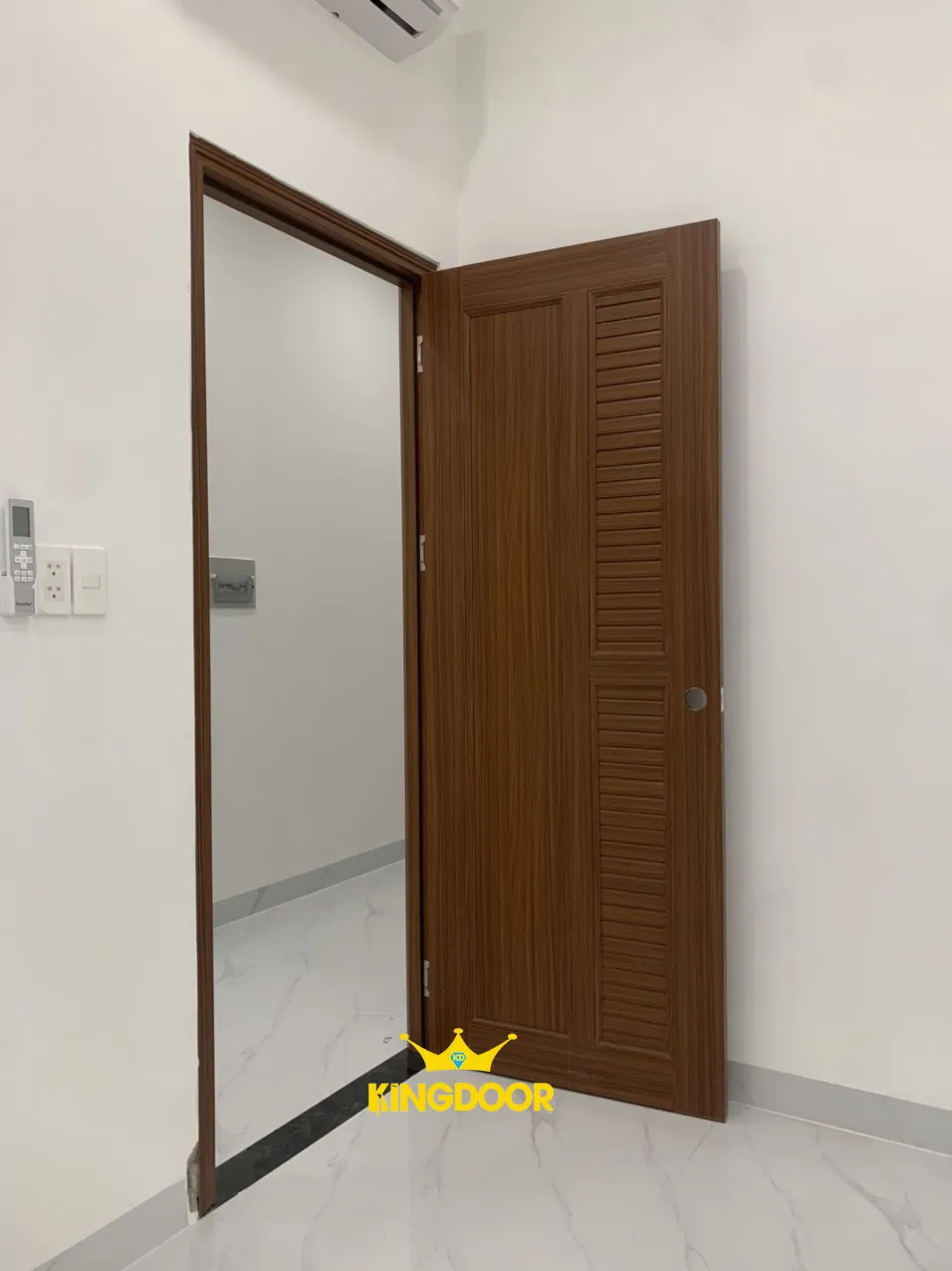 cua-nhua-dai-loan-tai-phuong-hiep-binh