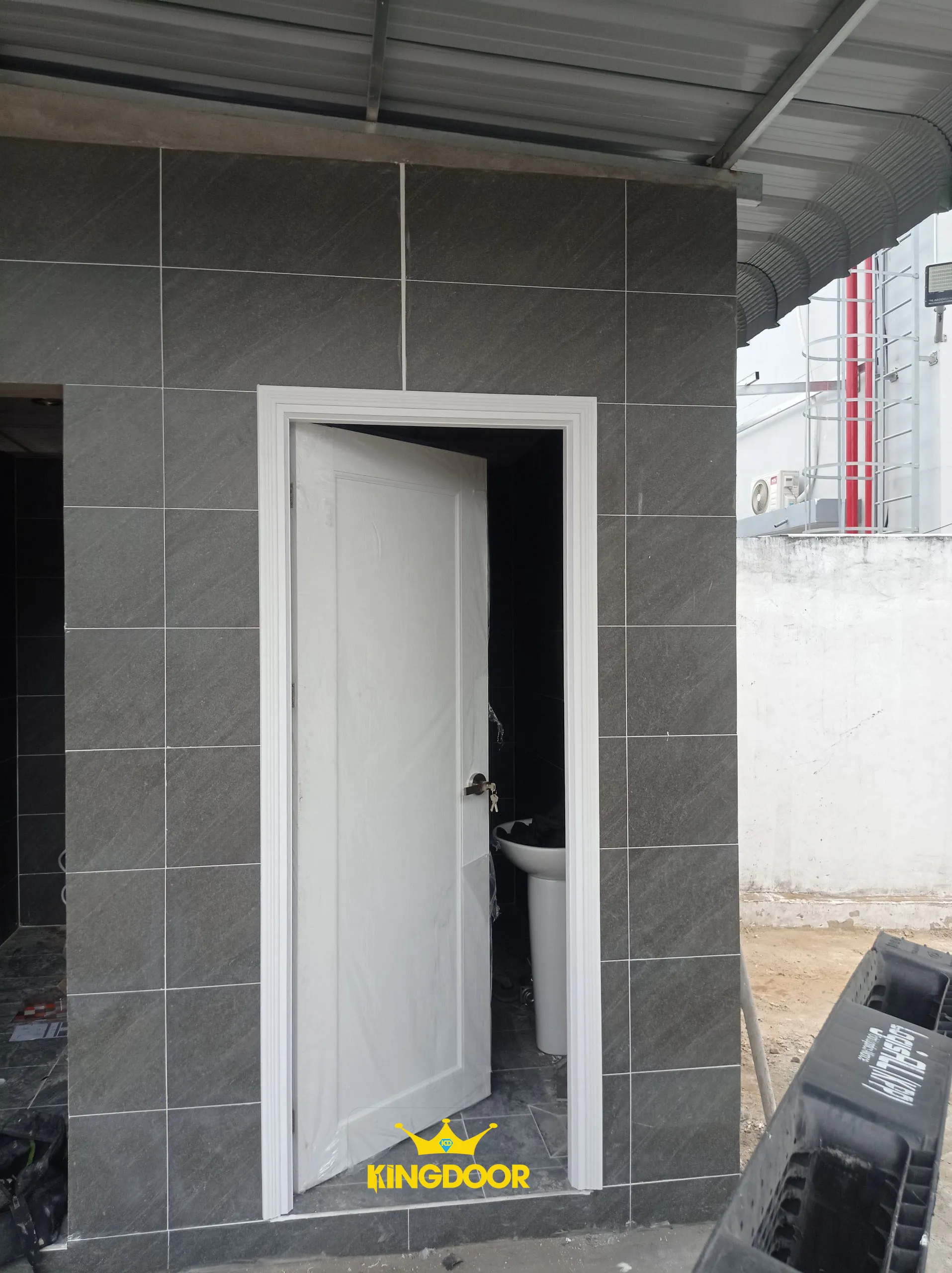 cua-nhua-dai-loan-tai-phuong-hiep-binh