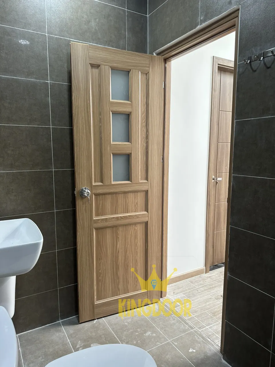 cua-nhua-dai-loan-tai-phuong-hiep-binh