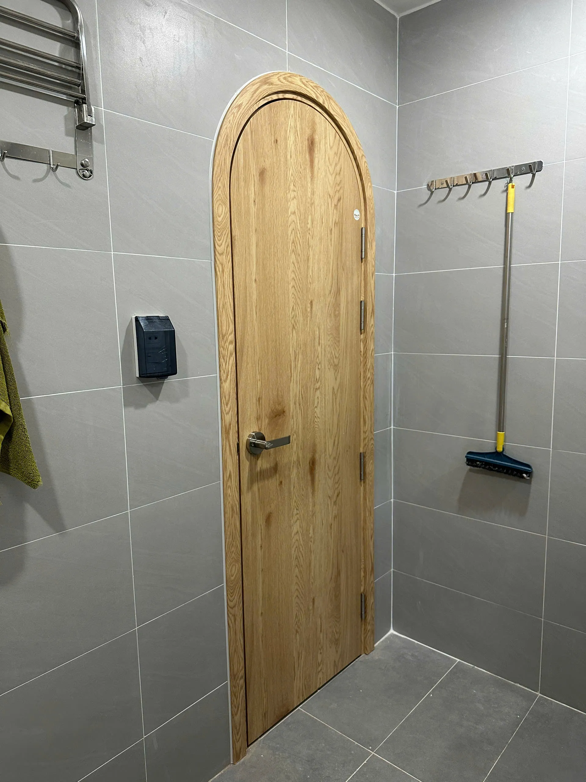 cua-vom-nhua-composite-tai-phuong-hiep-binh