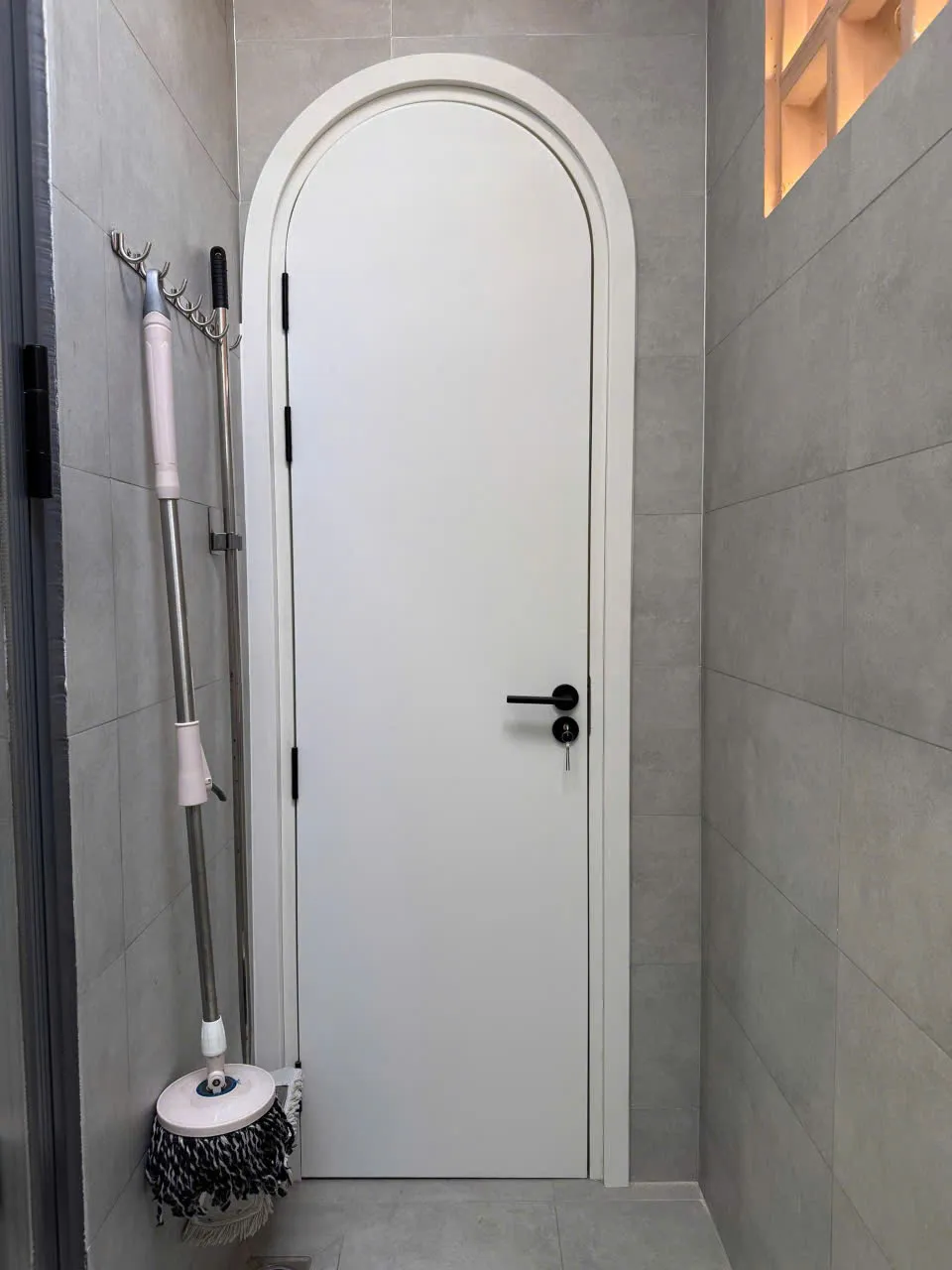 cua-vom-nhua-composite-tai-phuong-hiep-binh