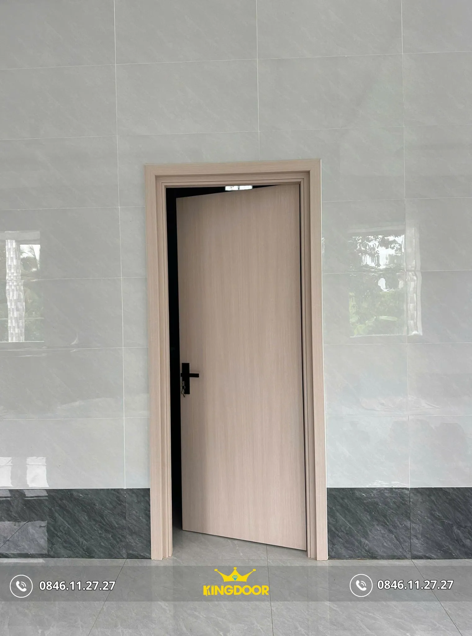 cua-nhua-composite-tai-phuong-an-lac