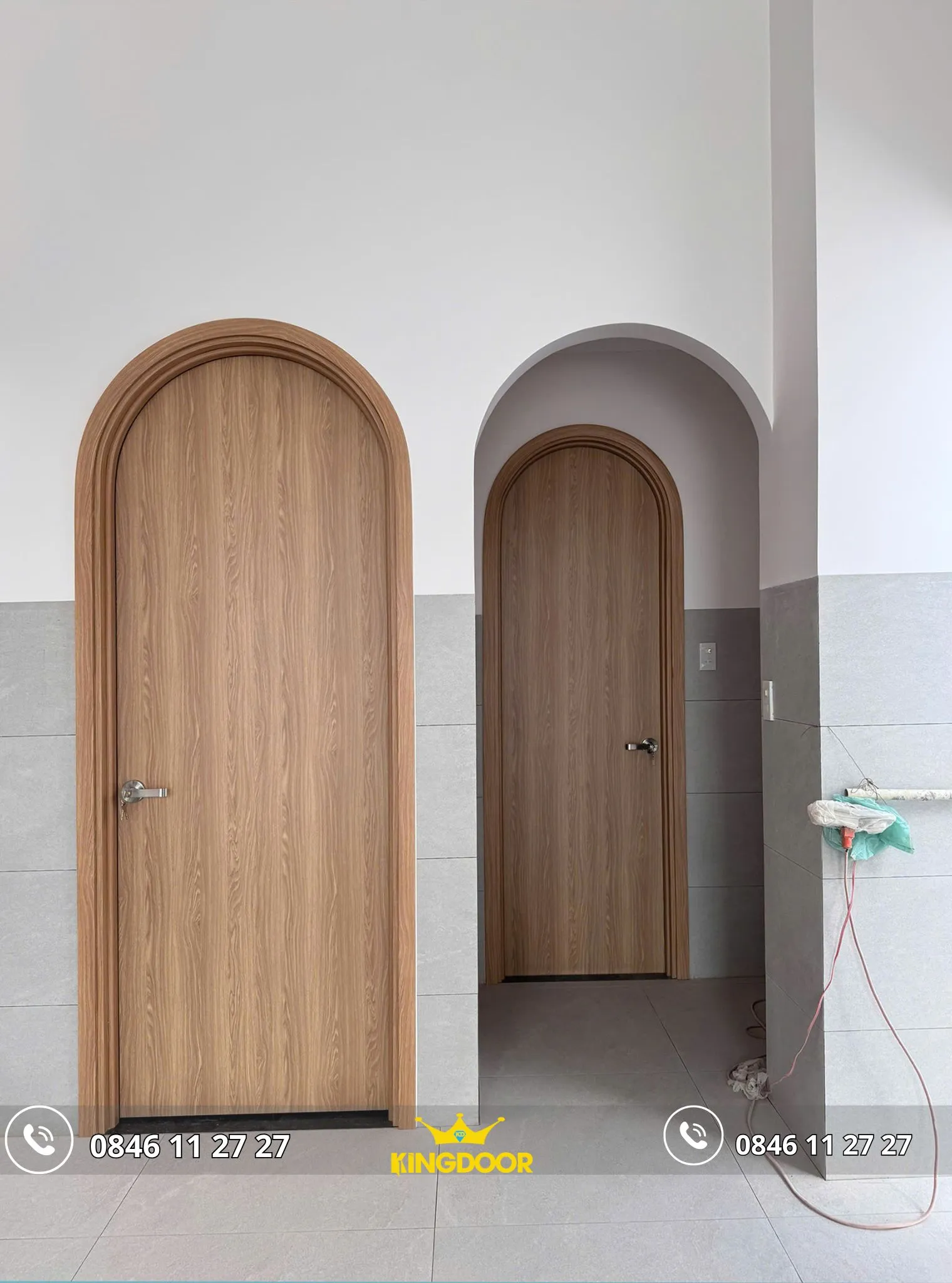 cua-vom-nhua-composite-tai-ban-co